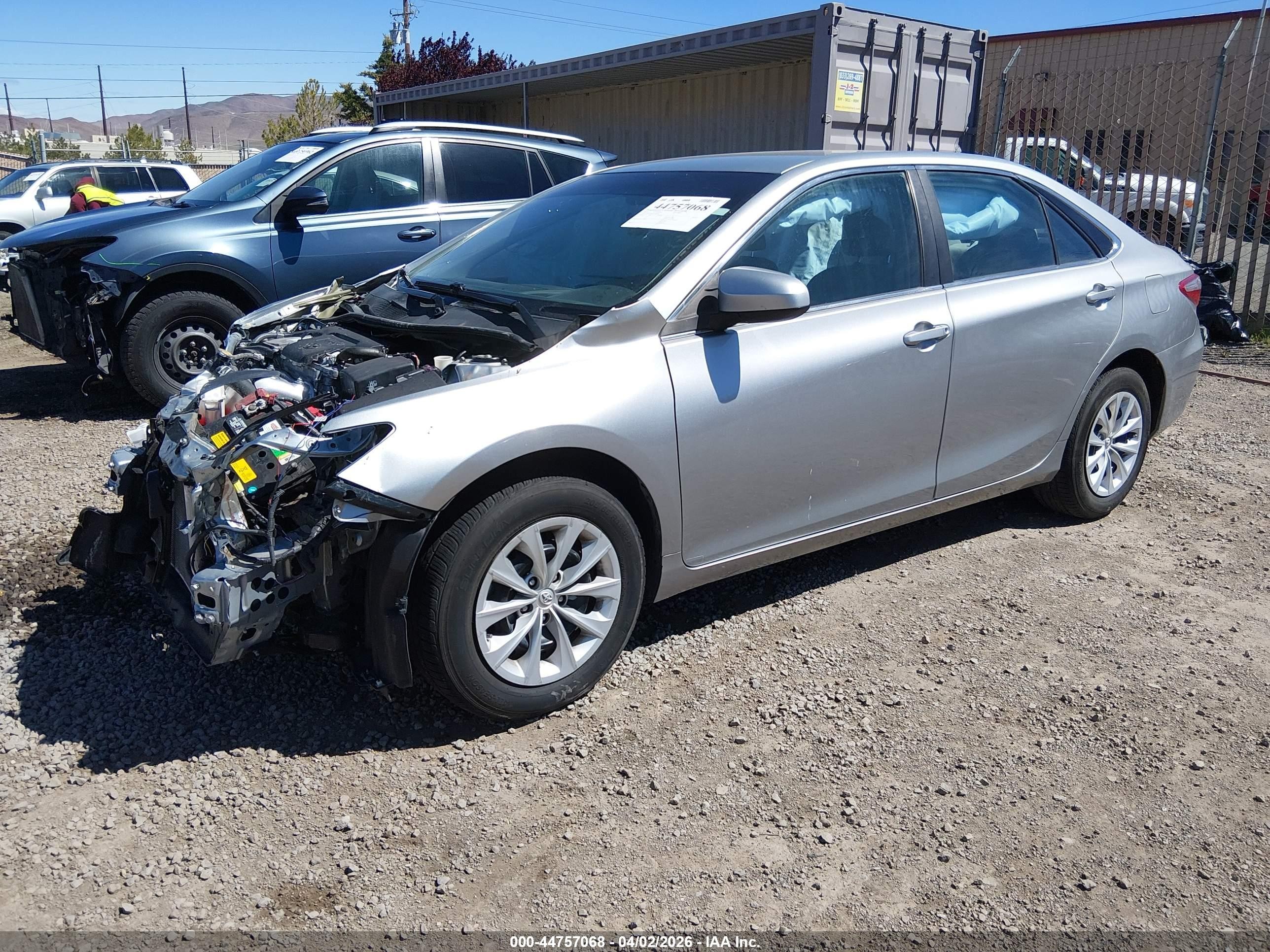 2015 Toyota Camry Le Серебряный vin: 4T1BF1FK0FU939636