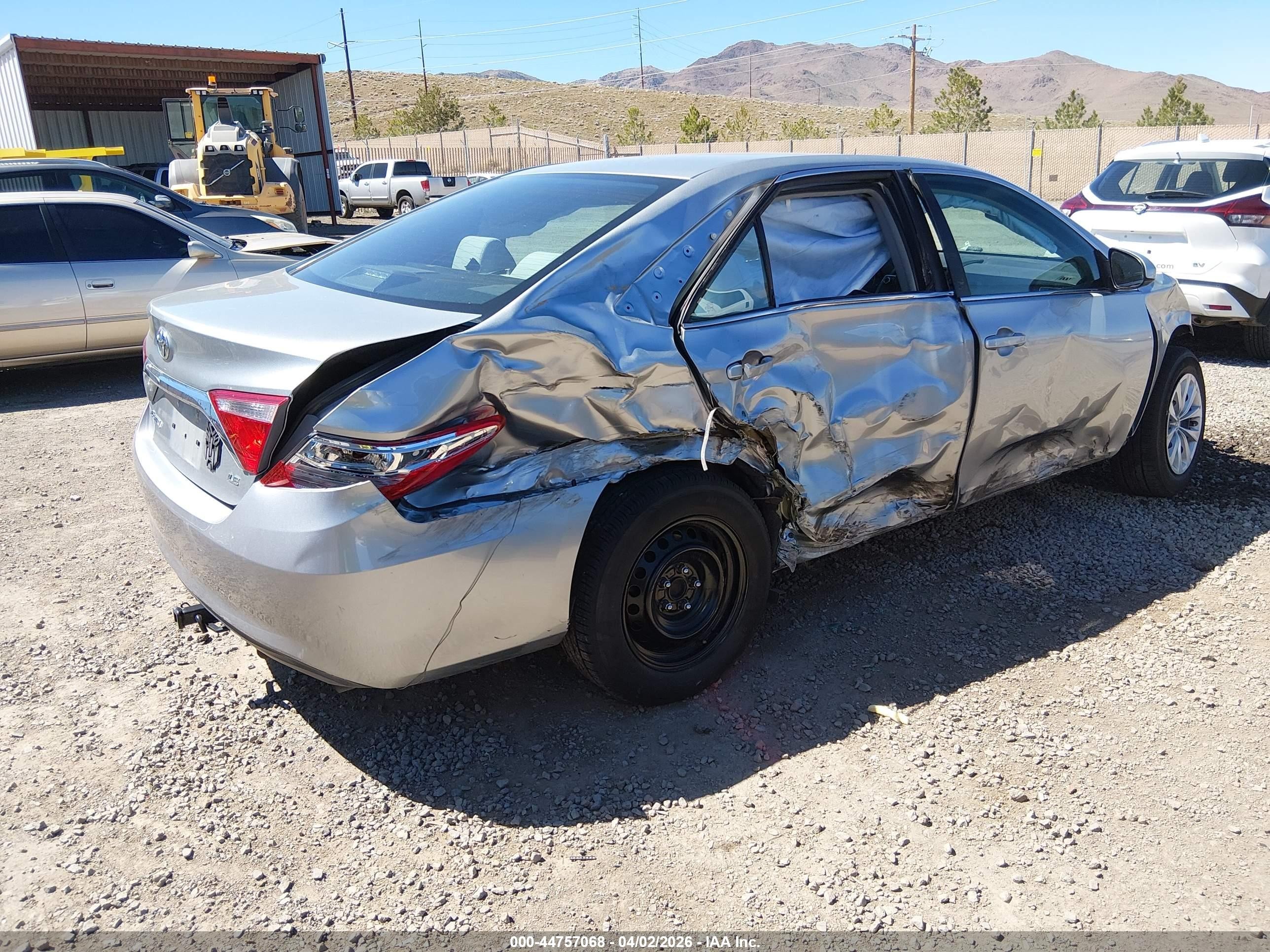 2015 Toyota Camry Le Серебряный vin: 4T1BF1FK0FU939636