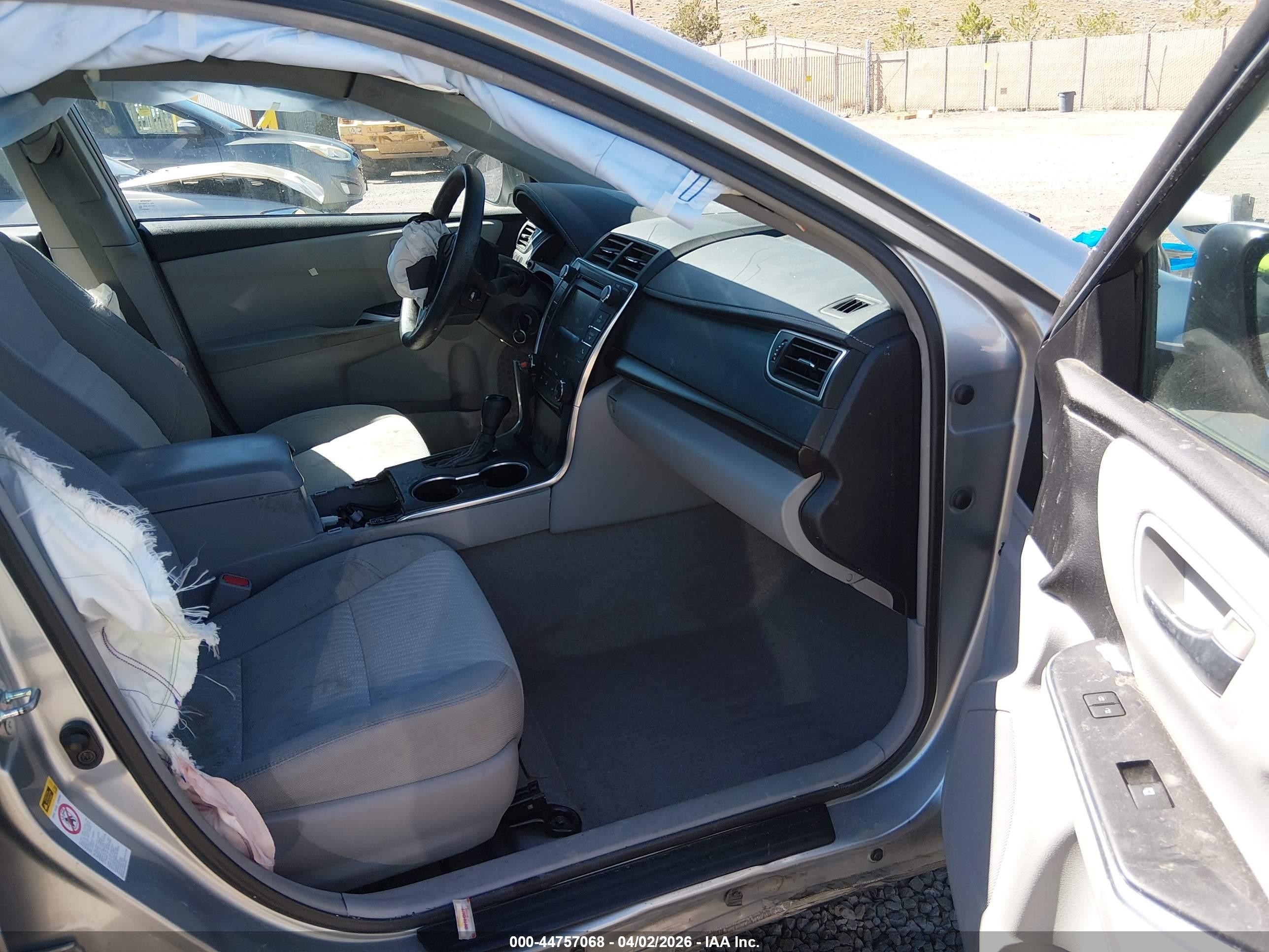2015 Toyota Camry Le Серебряный vin: 4T1BF1FK0FU939636