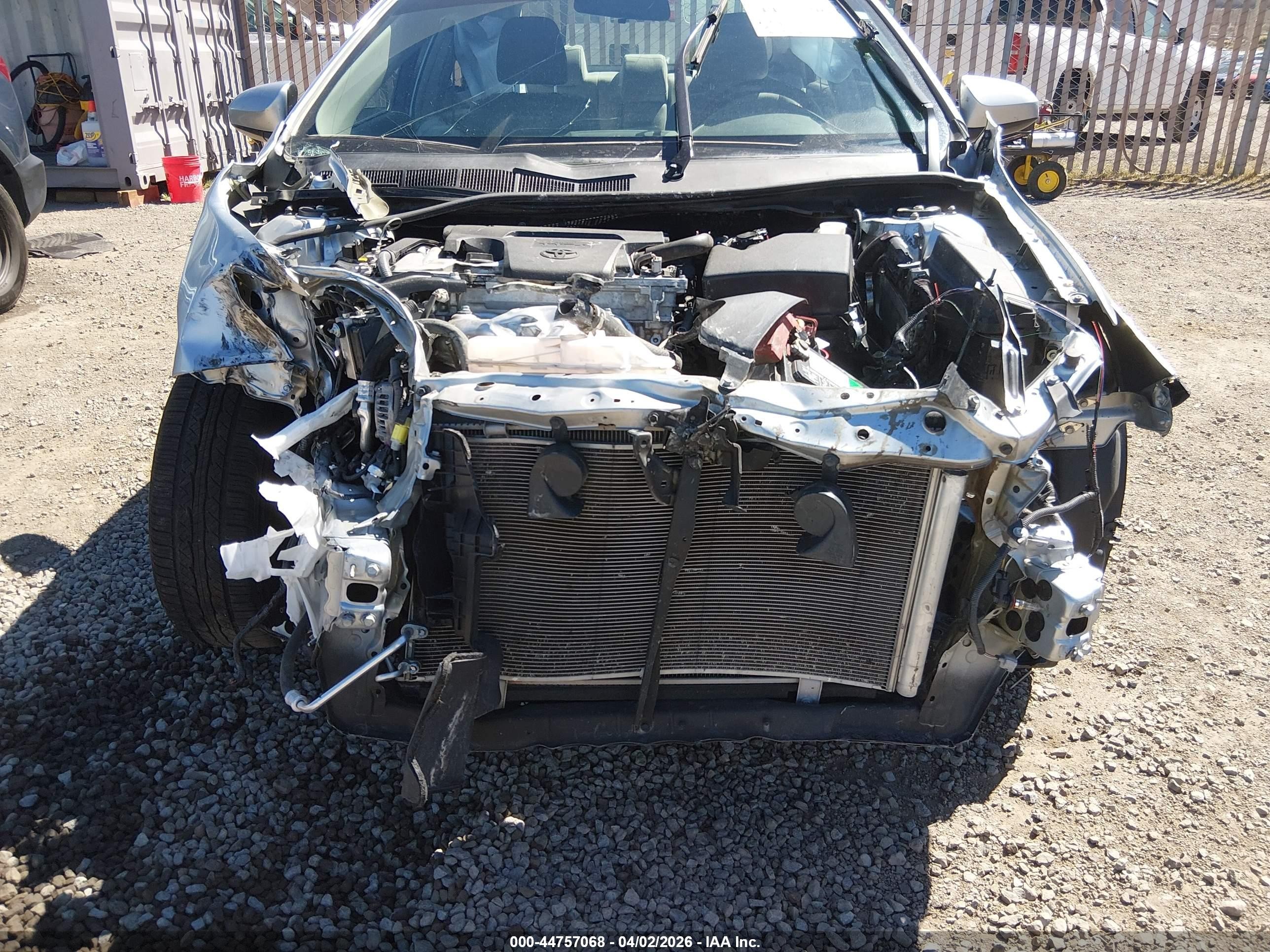 2015 Toyota Camry Le Серебряный vin: 4T1BF1FK0FU939636