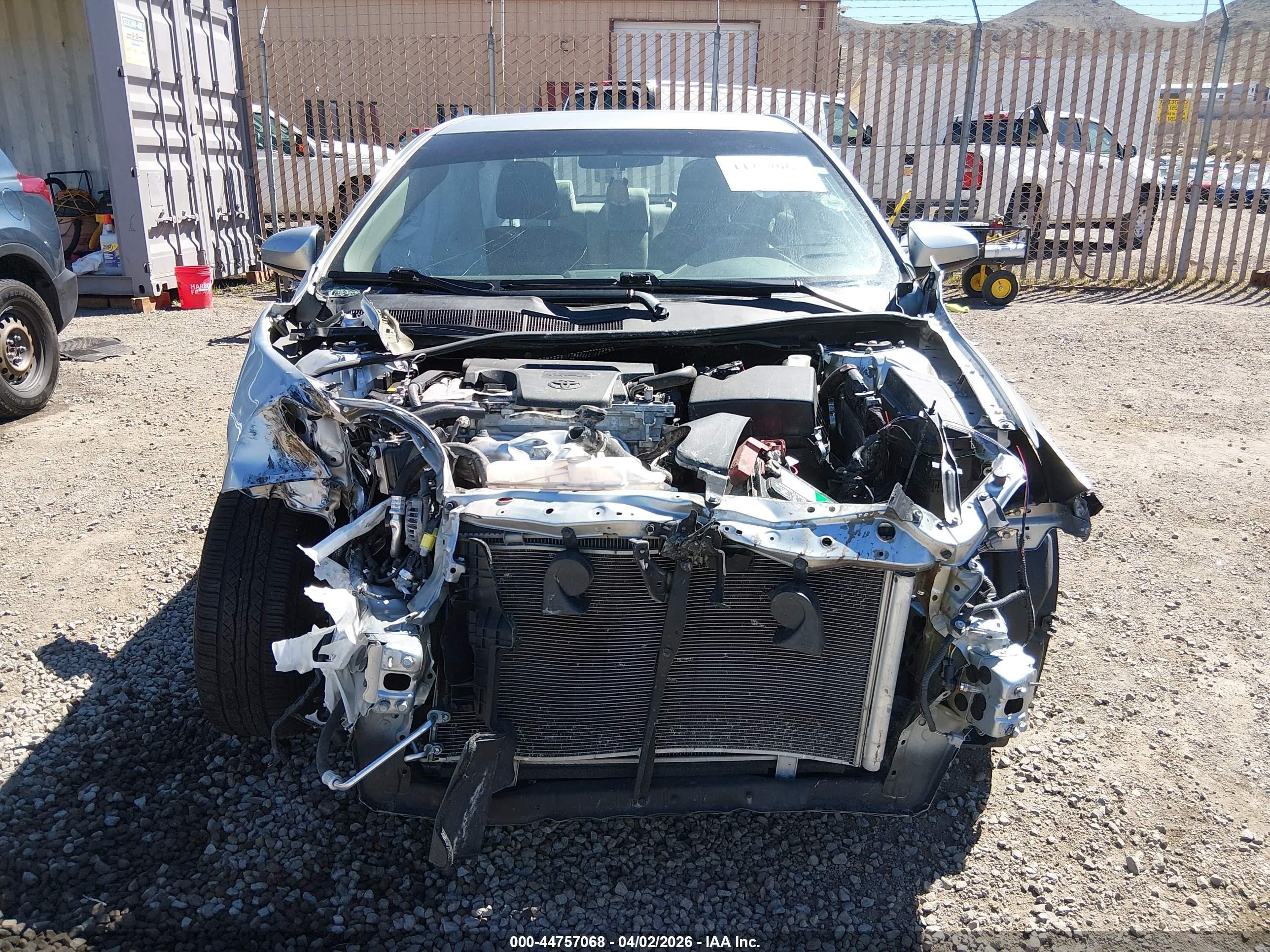2015 Toyota Camry Le Серебряный vin: 4T1BF1FK0FU939636