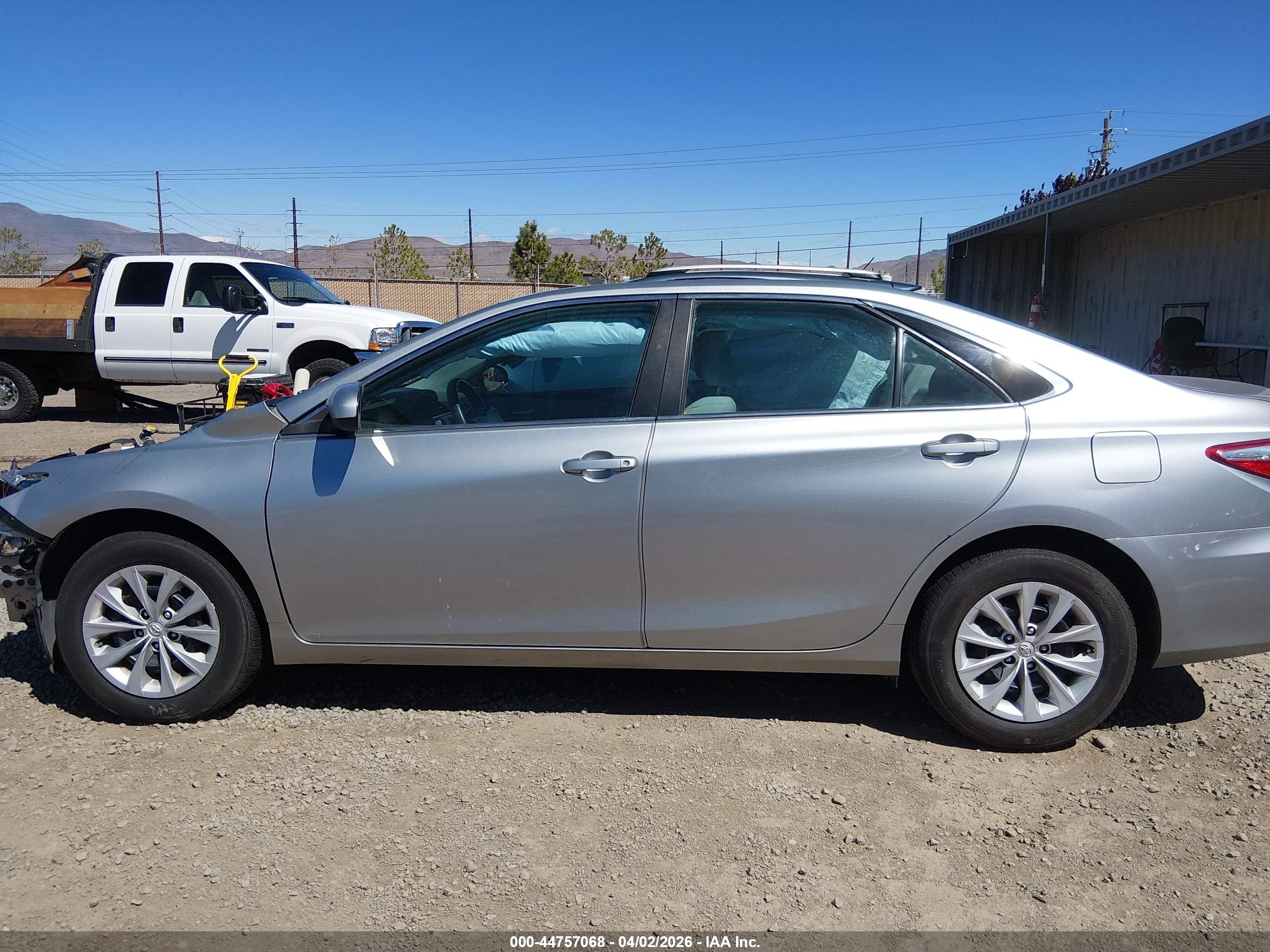 2015 Toyota Camry Le Серебряный vin: 4T1BF1FK0FU939636