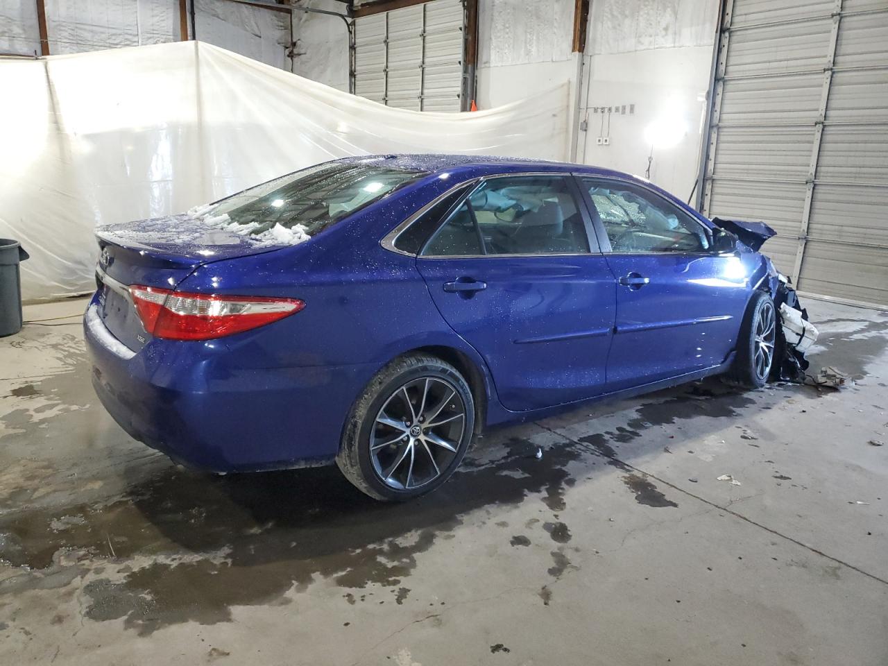 2015 Toyota Camry Le Blue vin: 4T1BF1FK0FU951124