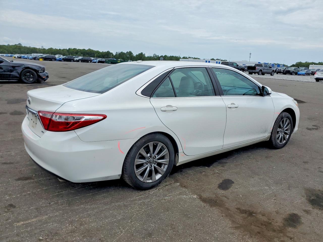 2016 Toyota Camry Xle White vin: 4T1BF1FK0GU579561
