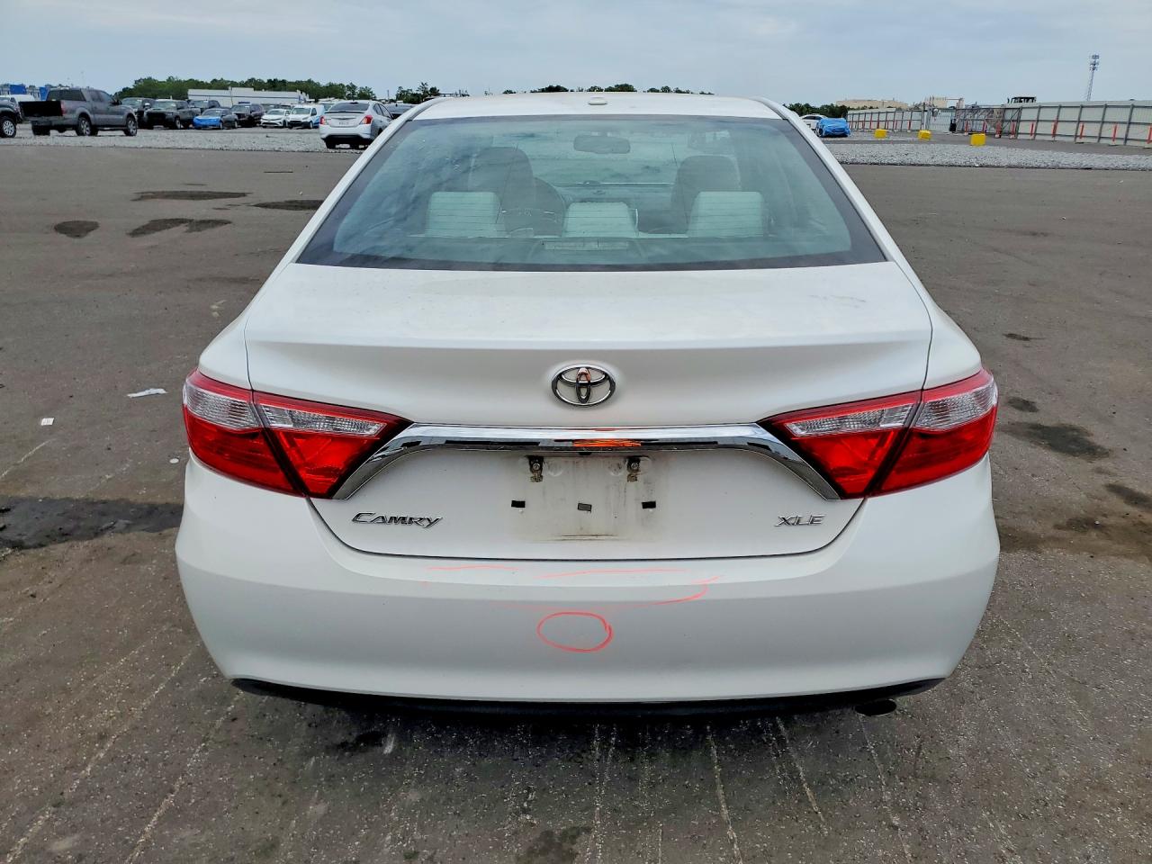 2016 Toyota Camry Xle White vin: 4T1BF1FK0GU579561