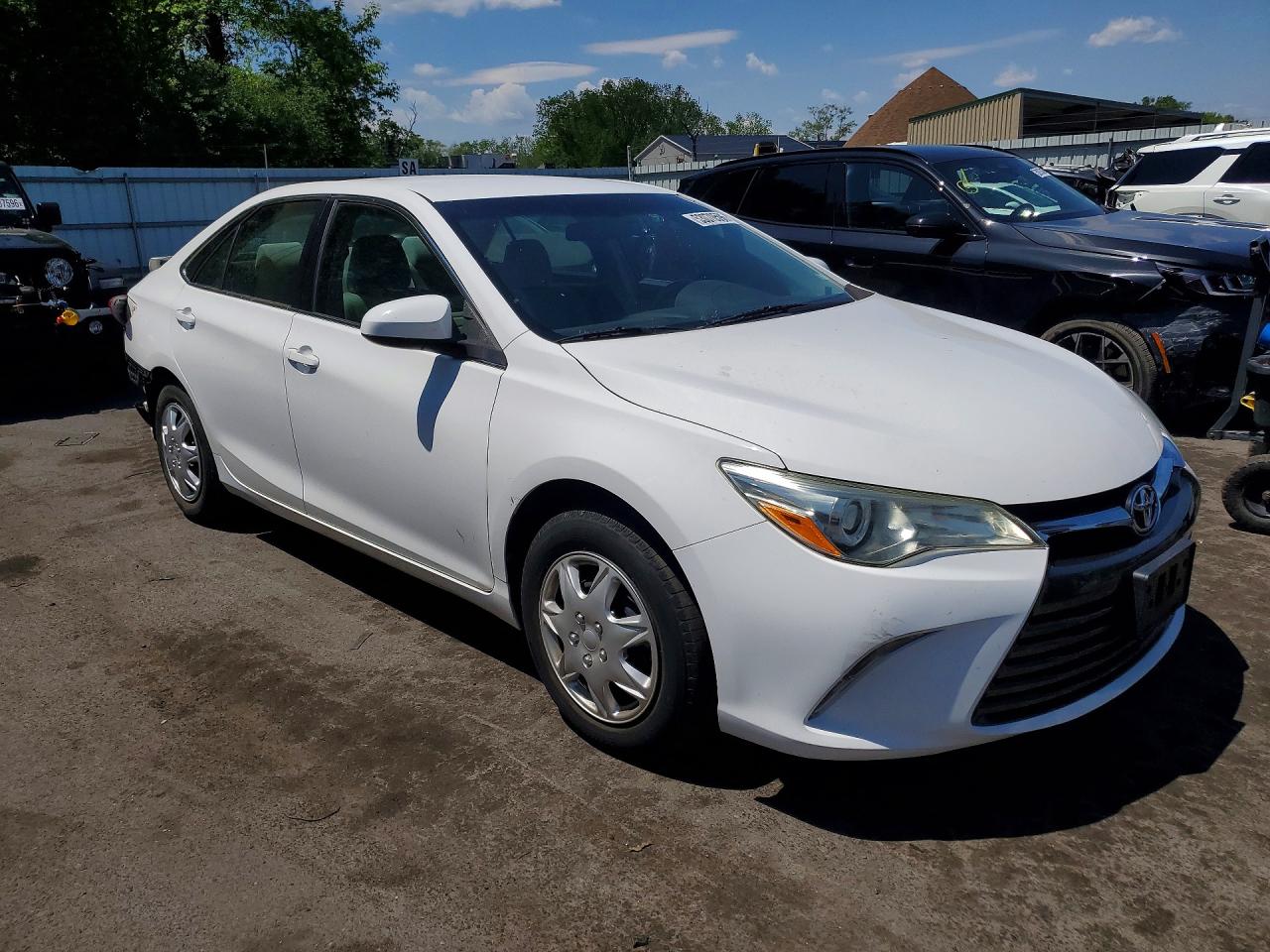 2017 Toyota Camry Le White vin: 4T1BF1FK0HU294117