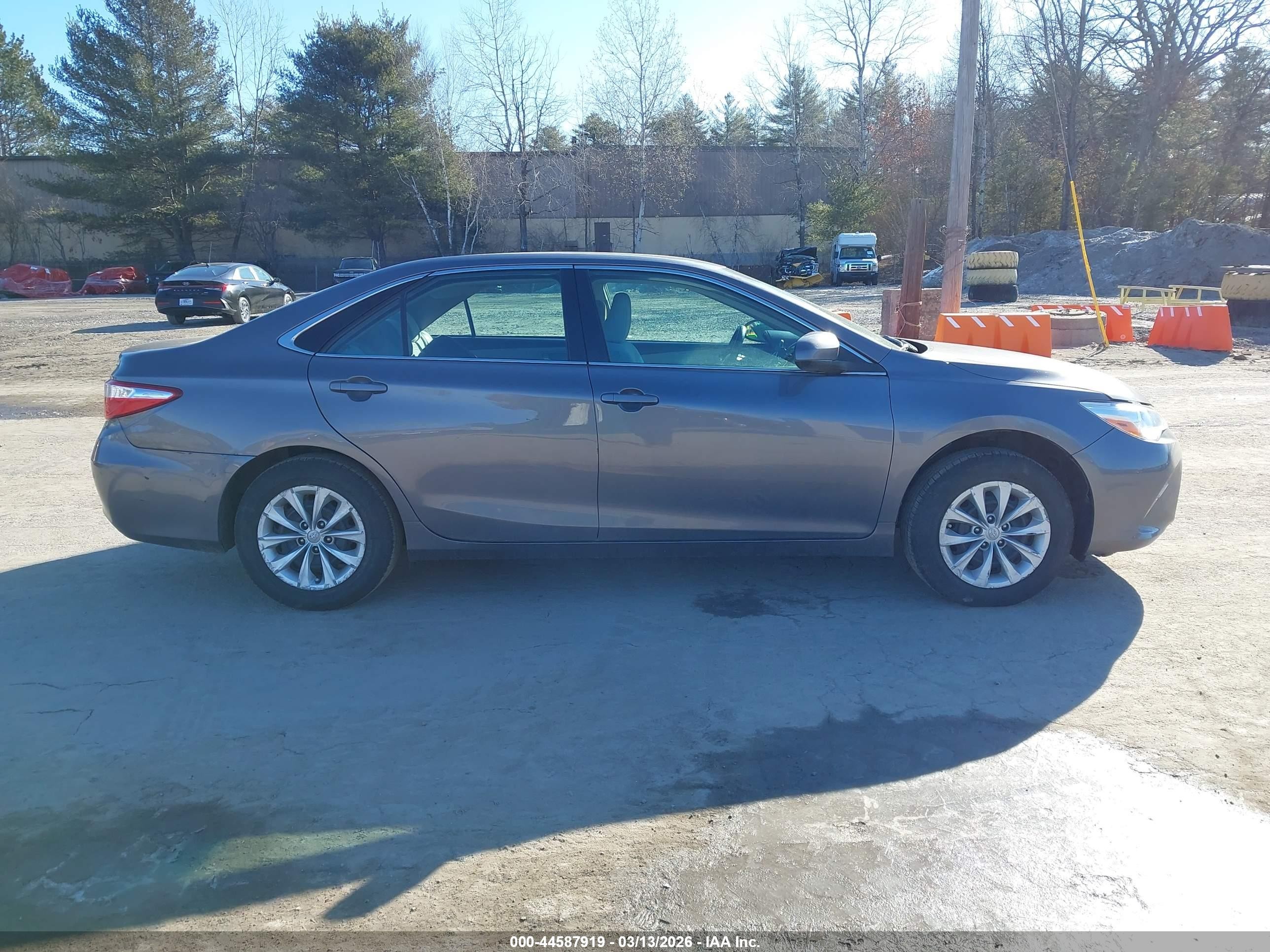 2017 Toyota Camry Le Gray vin: 4T1BF1FK0HU294568