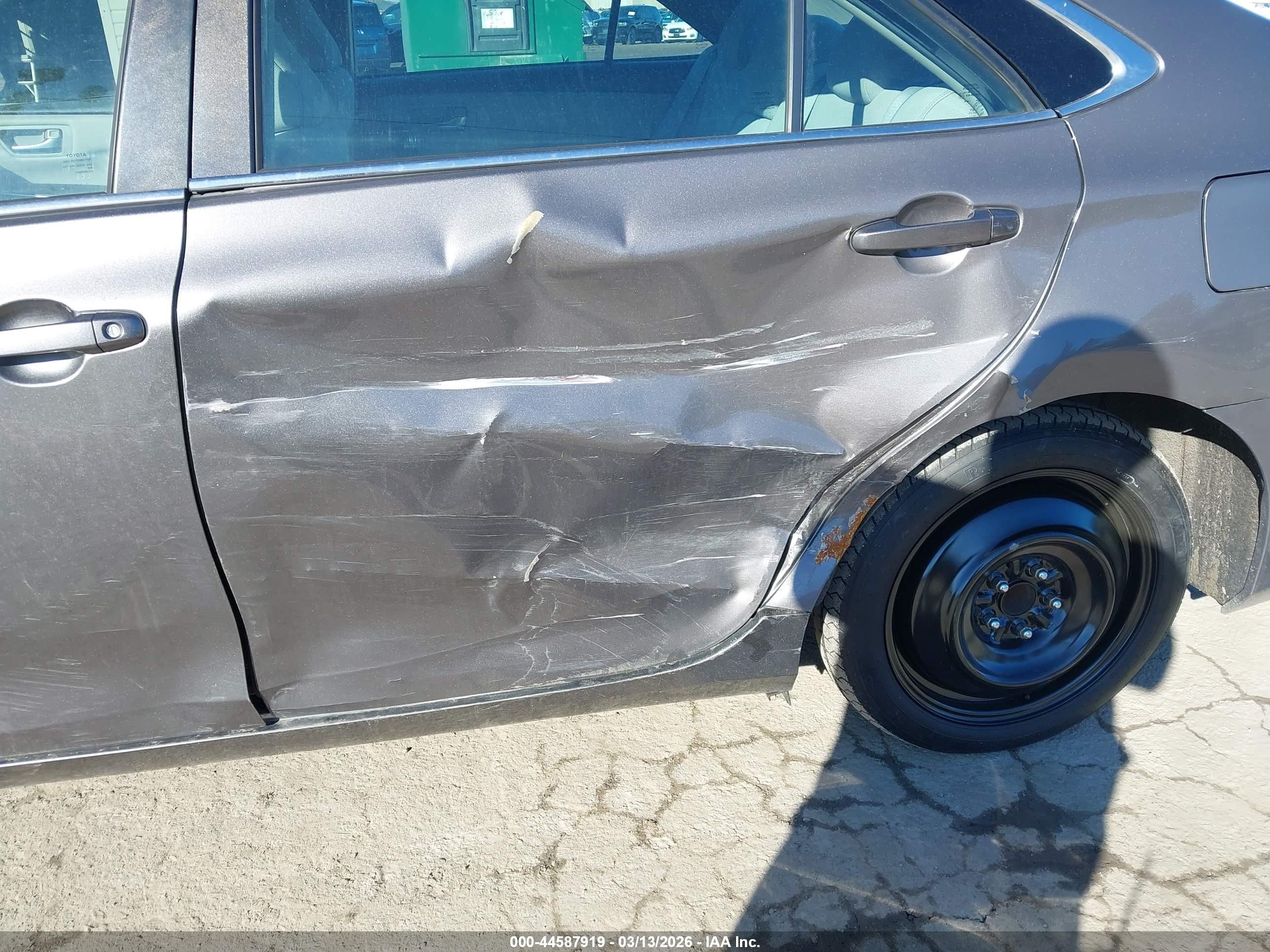 2017 Toyota Camry Le Gray vin: 4T1BF1FK0HU294568