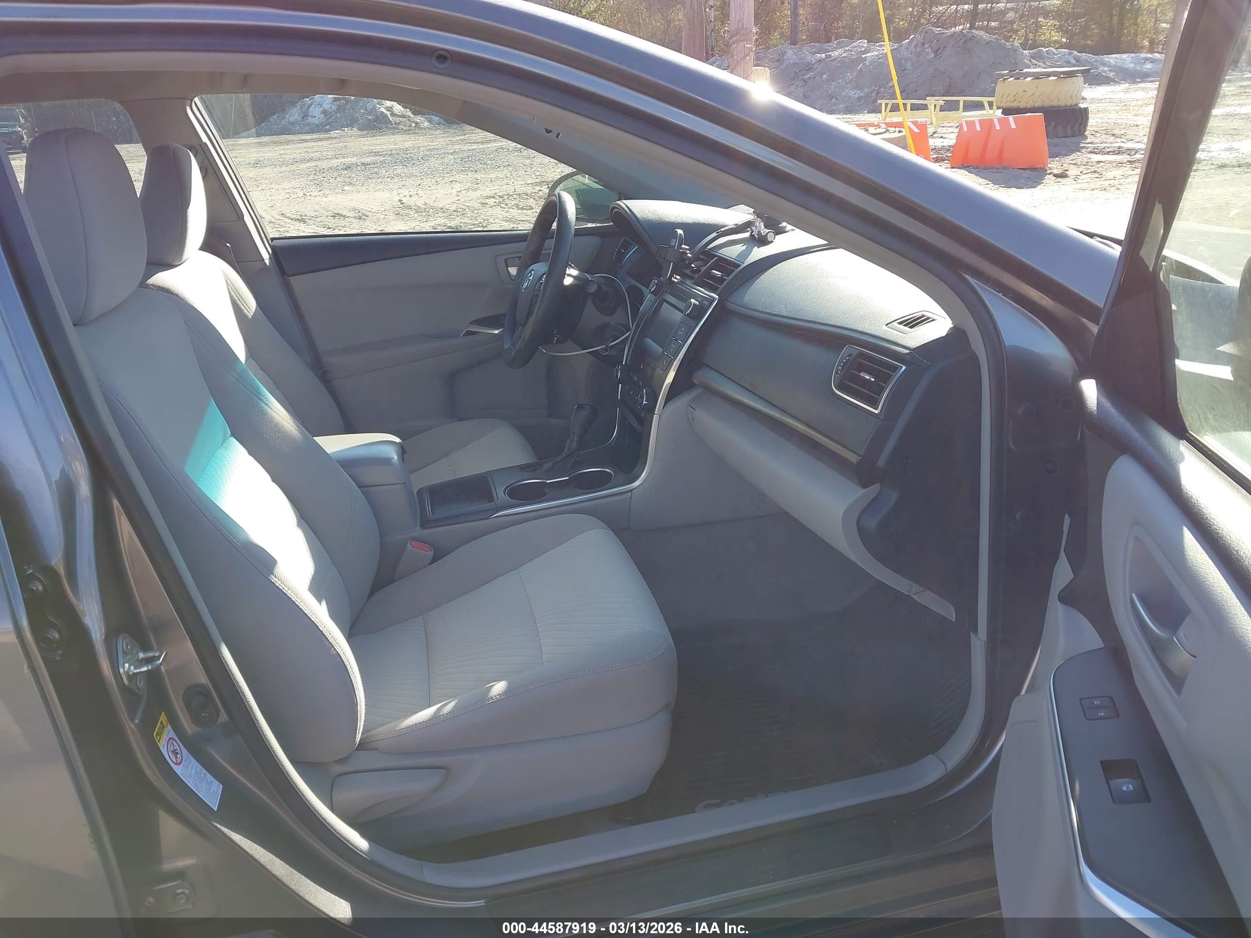 2017 Toyota Camry Le Gray vin: 4T1BF1FK0HU294568
