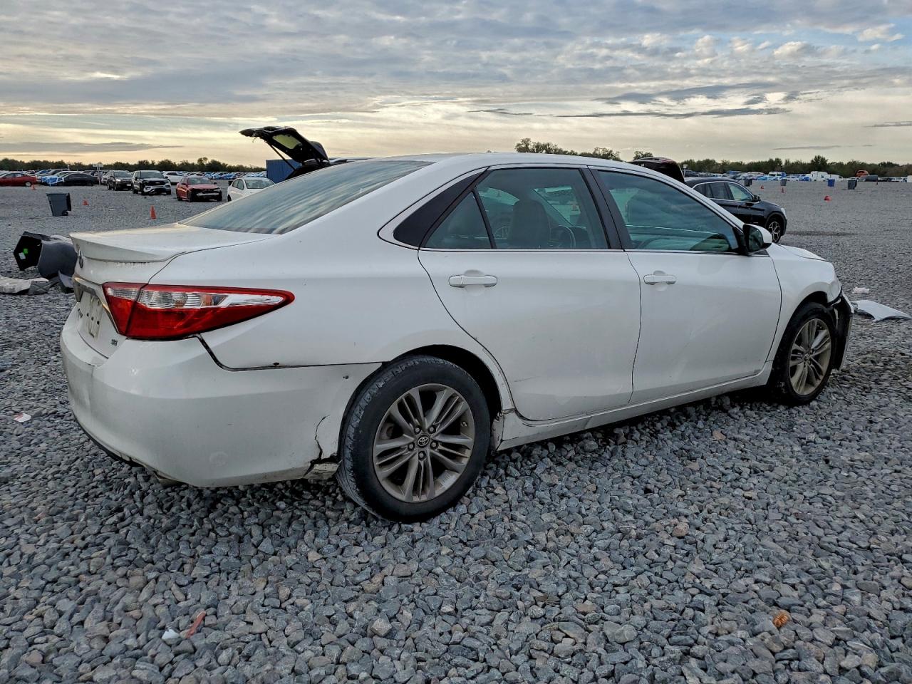 2017 Toyota Camry Se White vin: 4T1BF1FK0HU407595