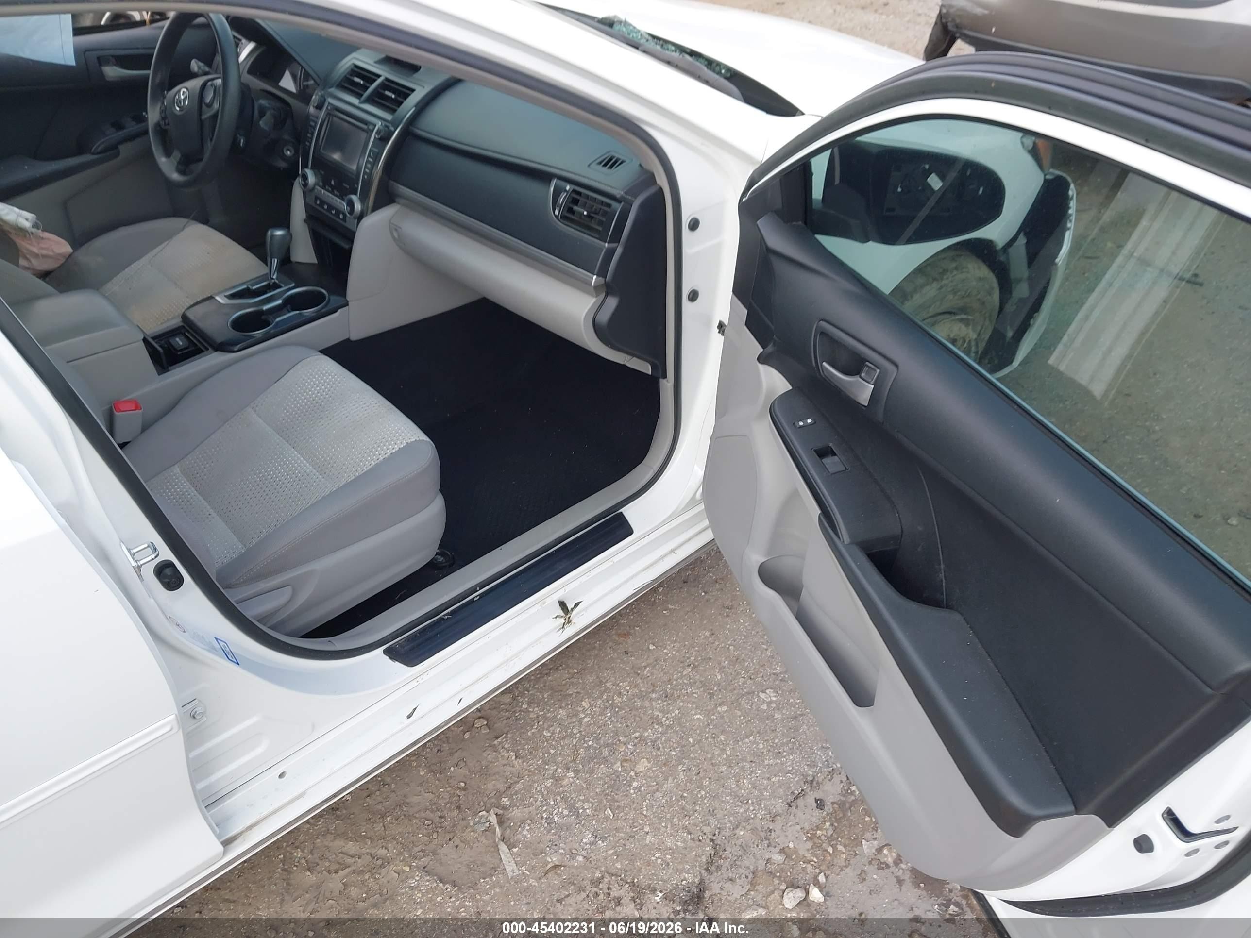 2012 Toyota Camry Le White vin: 4T1BF1FK1CU582656