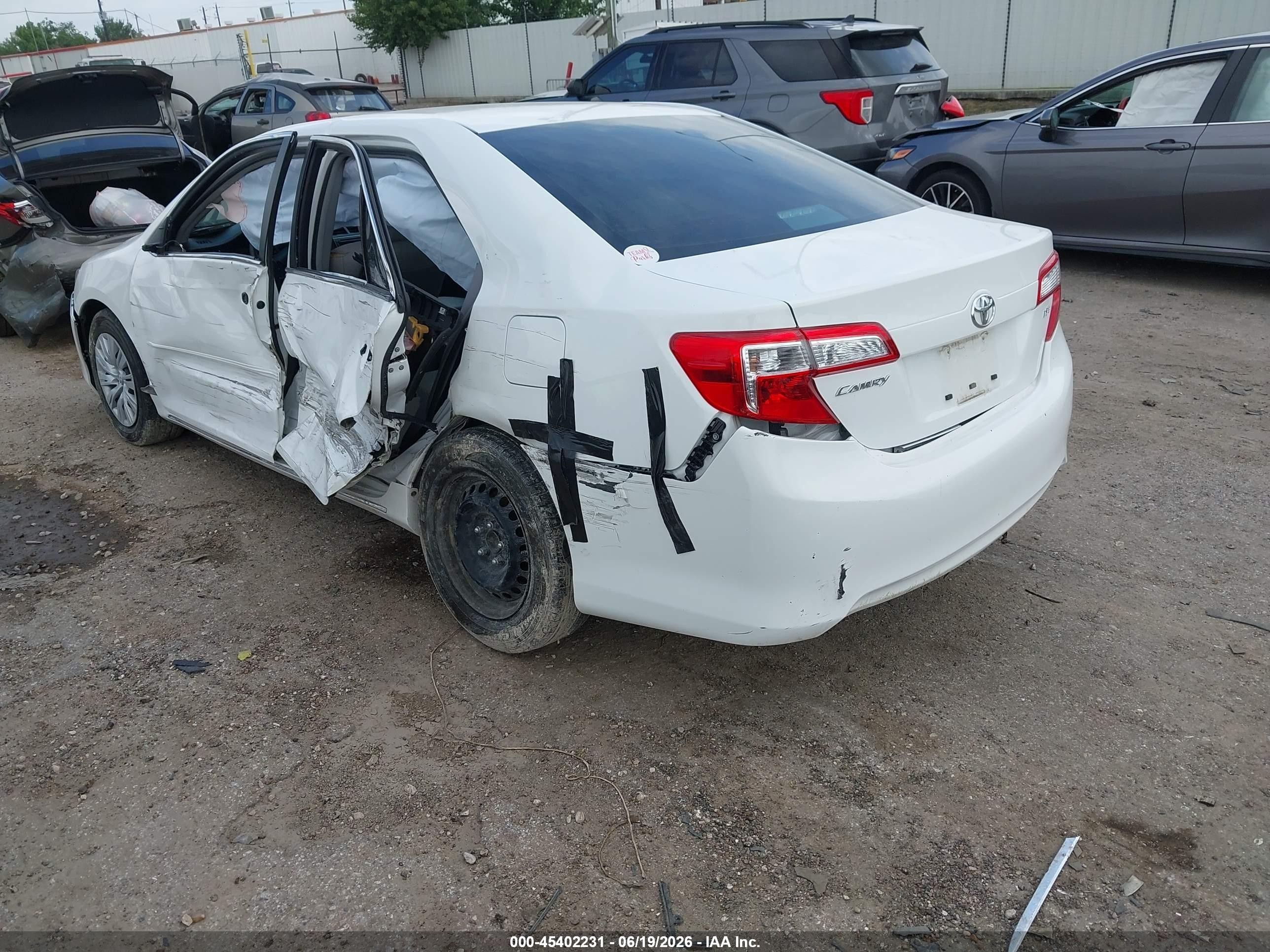 2012 Toyota Camry Le White vin: 4T1BF1FK1CU582656