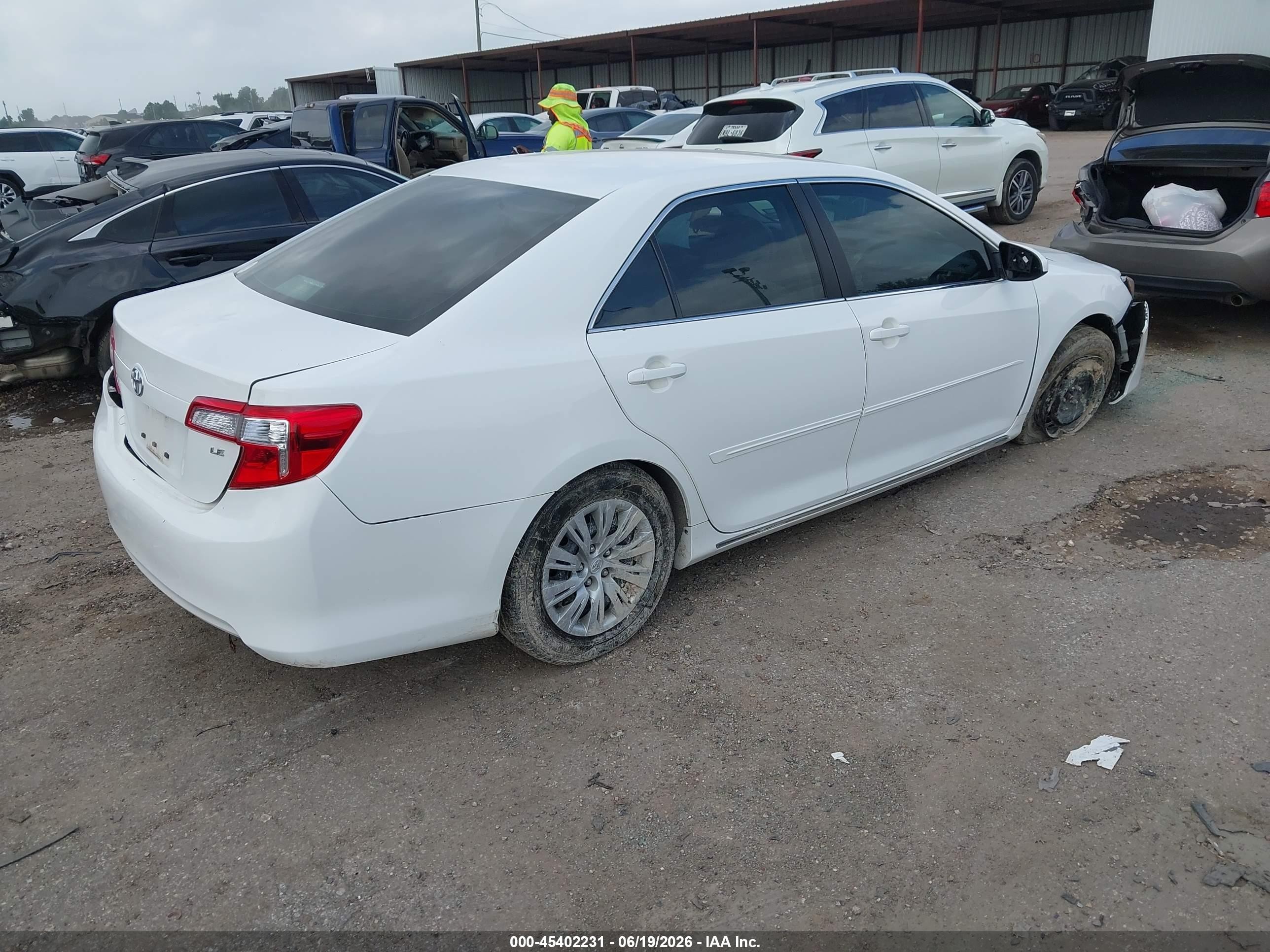 2012 Toyota Camry Le White vin: 4T1BF1FK1CU582656