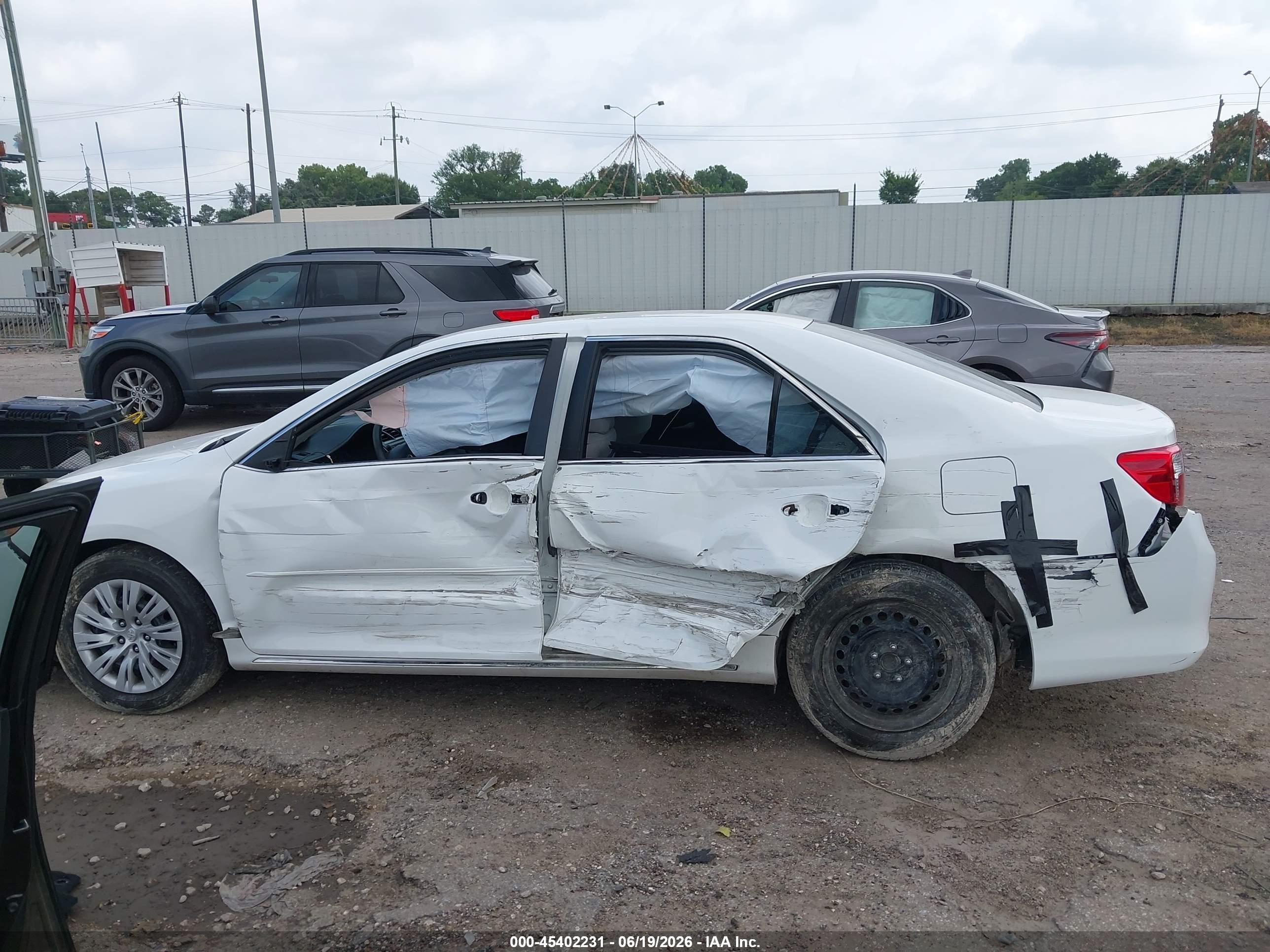 2012 Toyota Camry Le White vin: 4T1BF1FK1CU582656