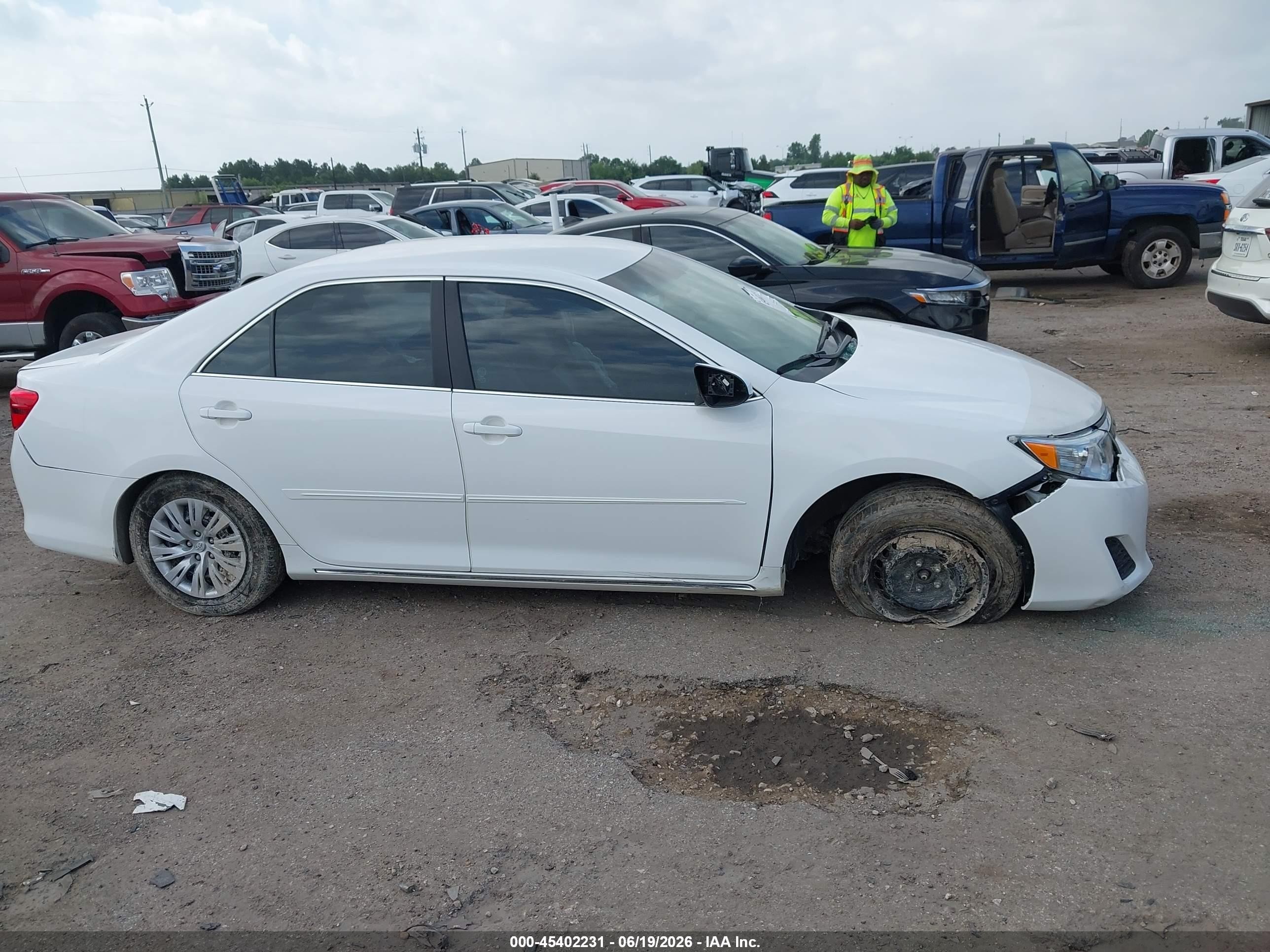 2012 Toyota Camry Le White vin: 4T1BF1FK1CU582656
