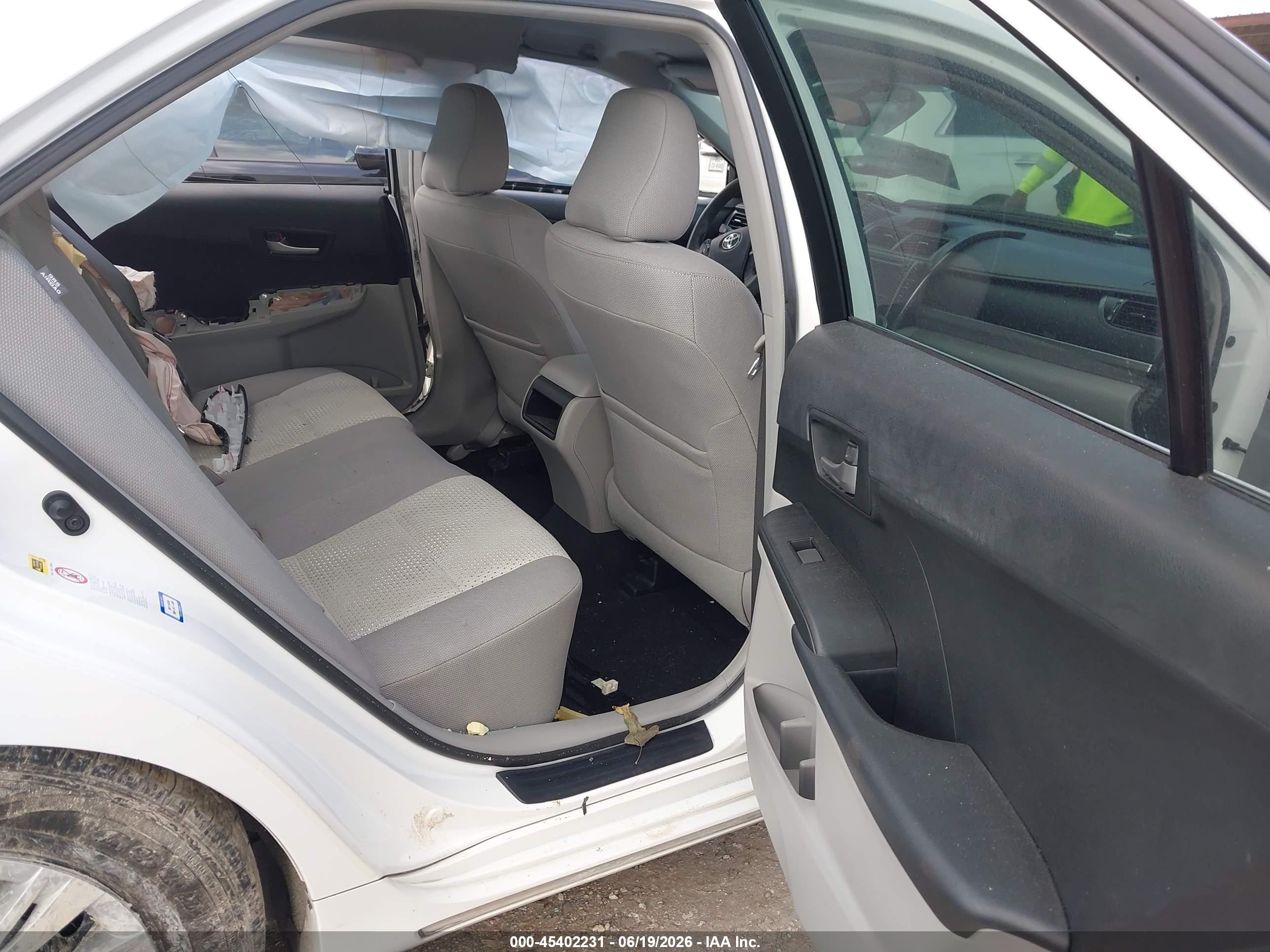 2012 Toyota Camry Le White vin: 4T1BF1FK1CU582656