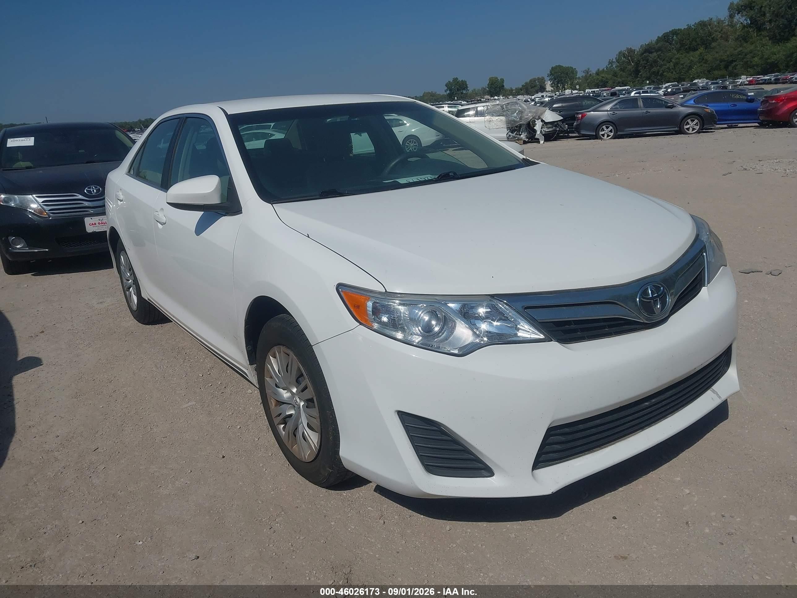 2012 Toyota Camry Le White vin: 4T1BF1FK1CU609001