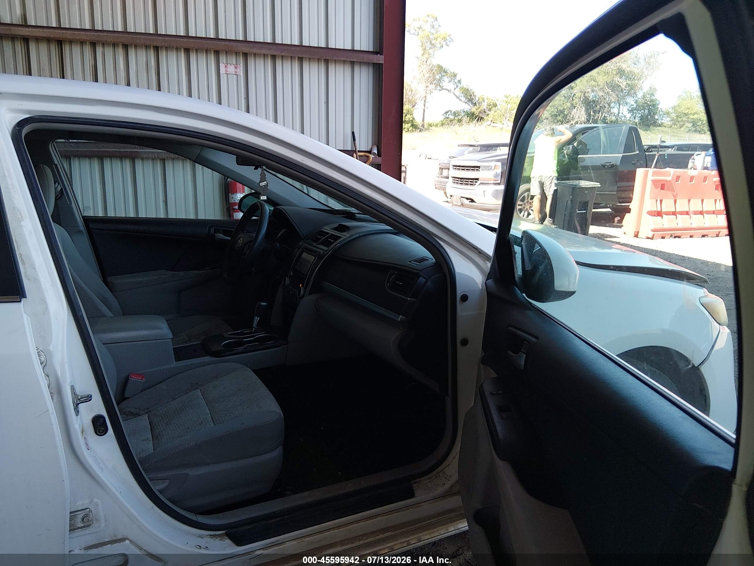 2013 Toyota Camry Le White vin: 4T1BF1FK1DU249441
