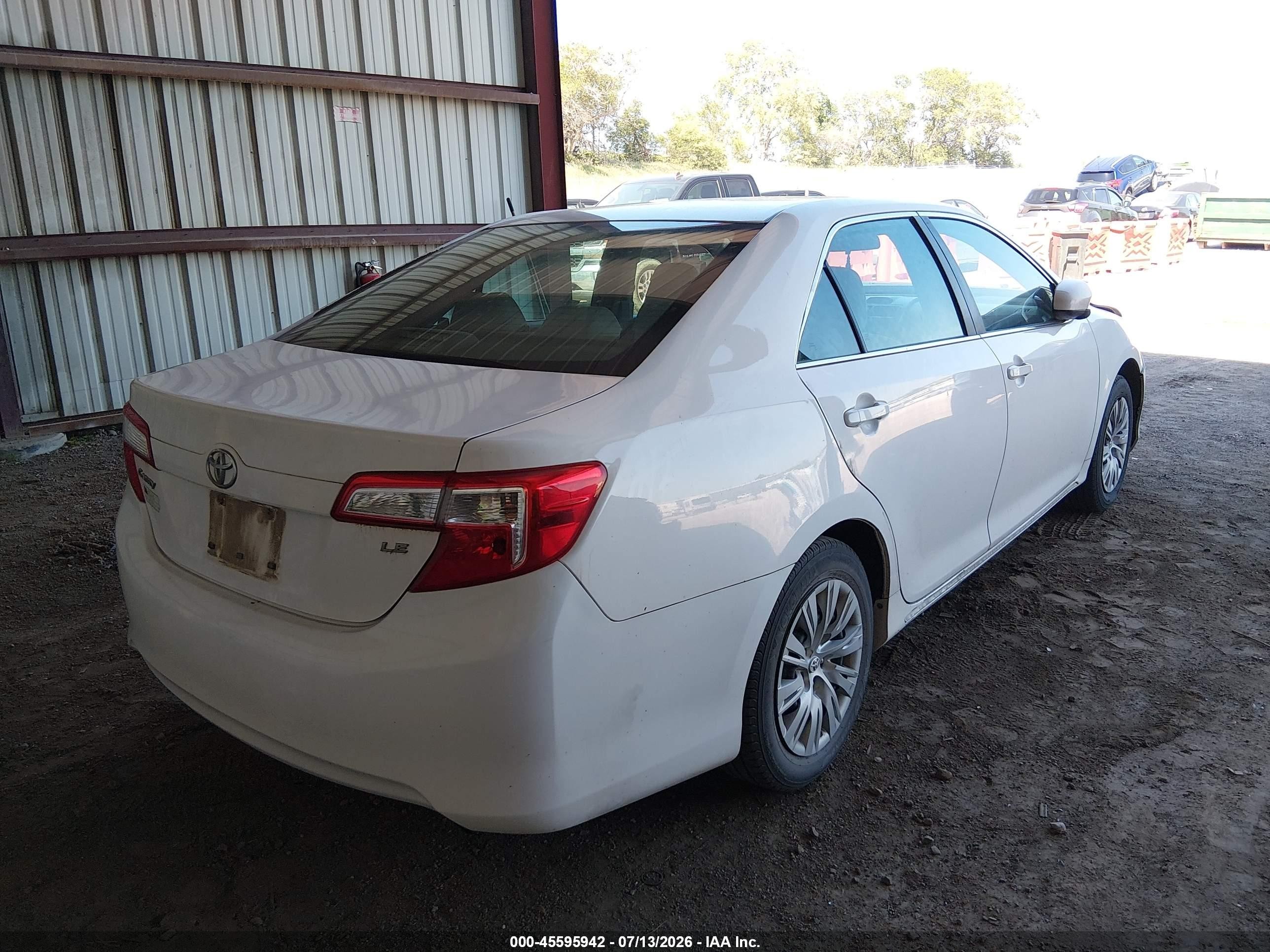 2013 Toyota Camry Le White vin: 4T1BF1FK1DU249441