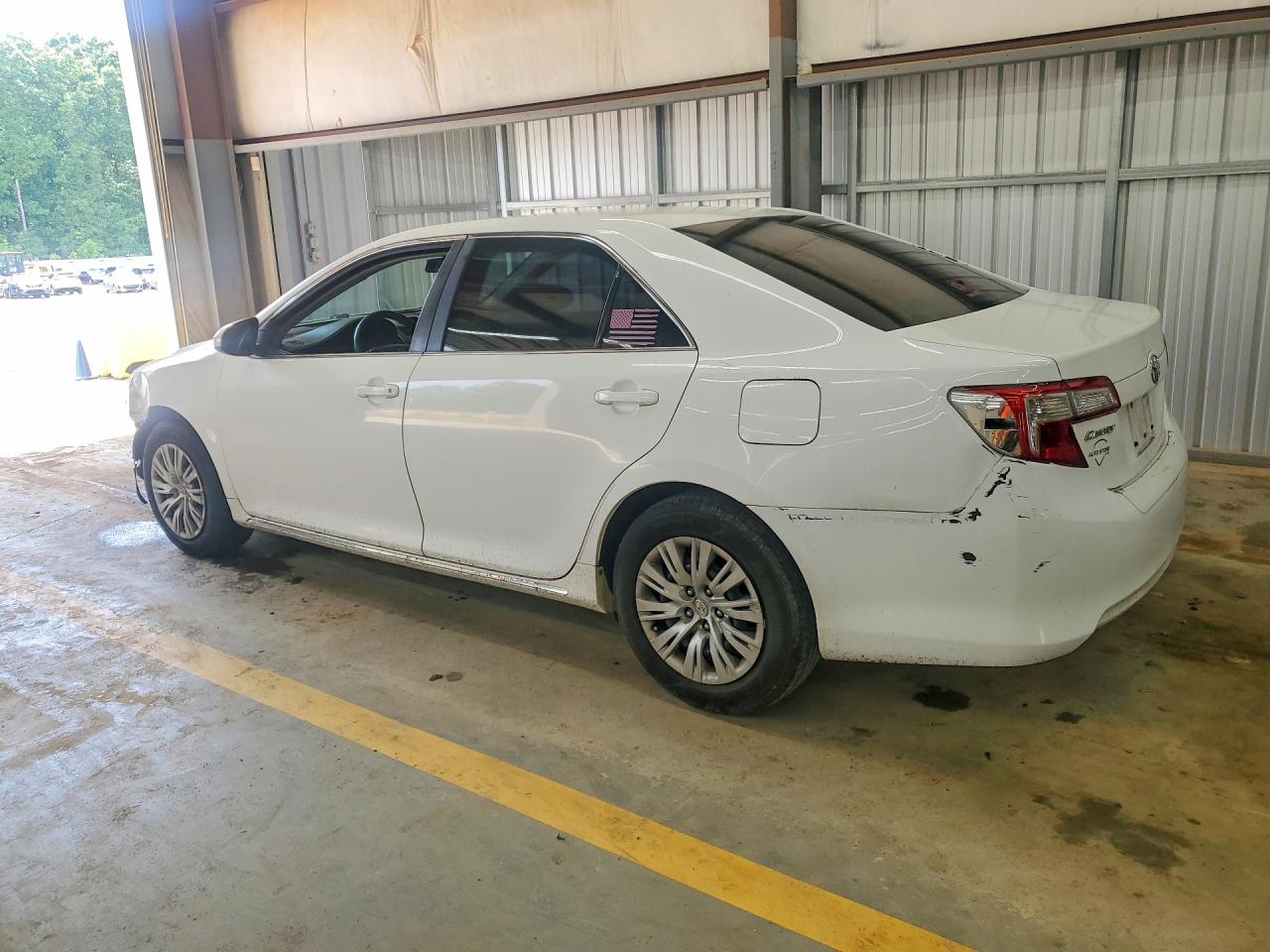 2013 Toyota Camry Le White vin: 4T1BF1FK1DU277367