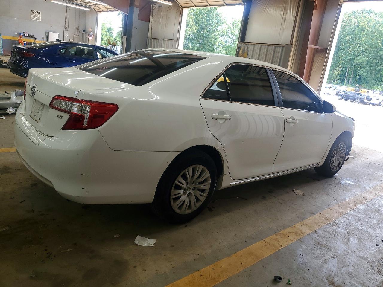 2013 Toyota Camry Le White vin: 4T1BF1FK1DU277367