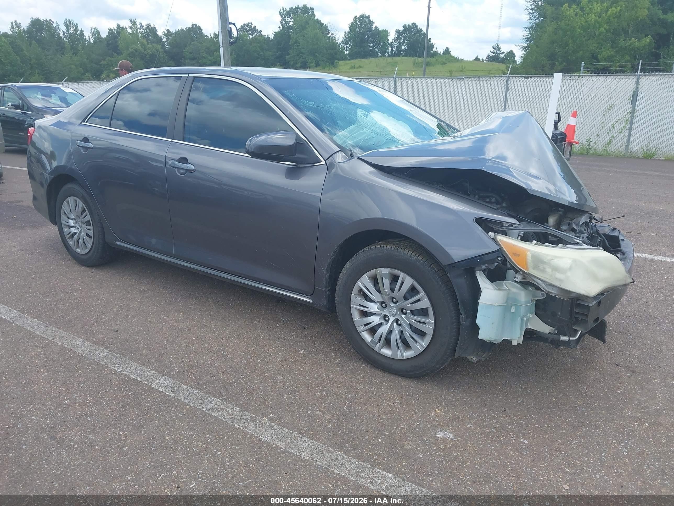 2014 Toyota Camry Le Gray vin: 4T1BF1FK1EU305086