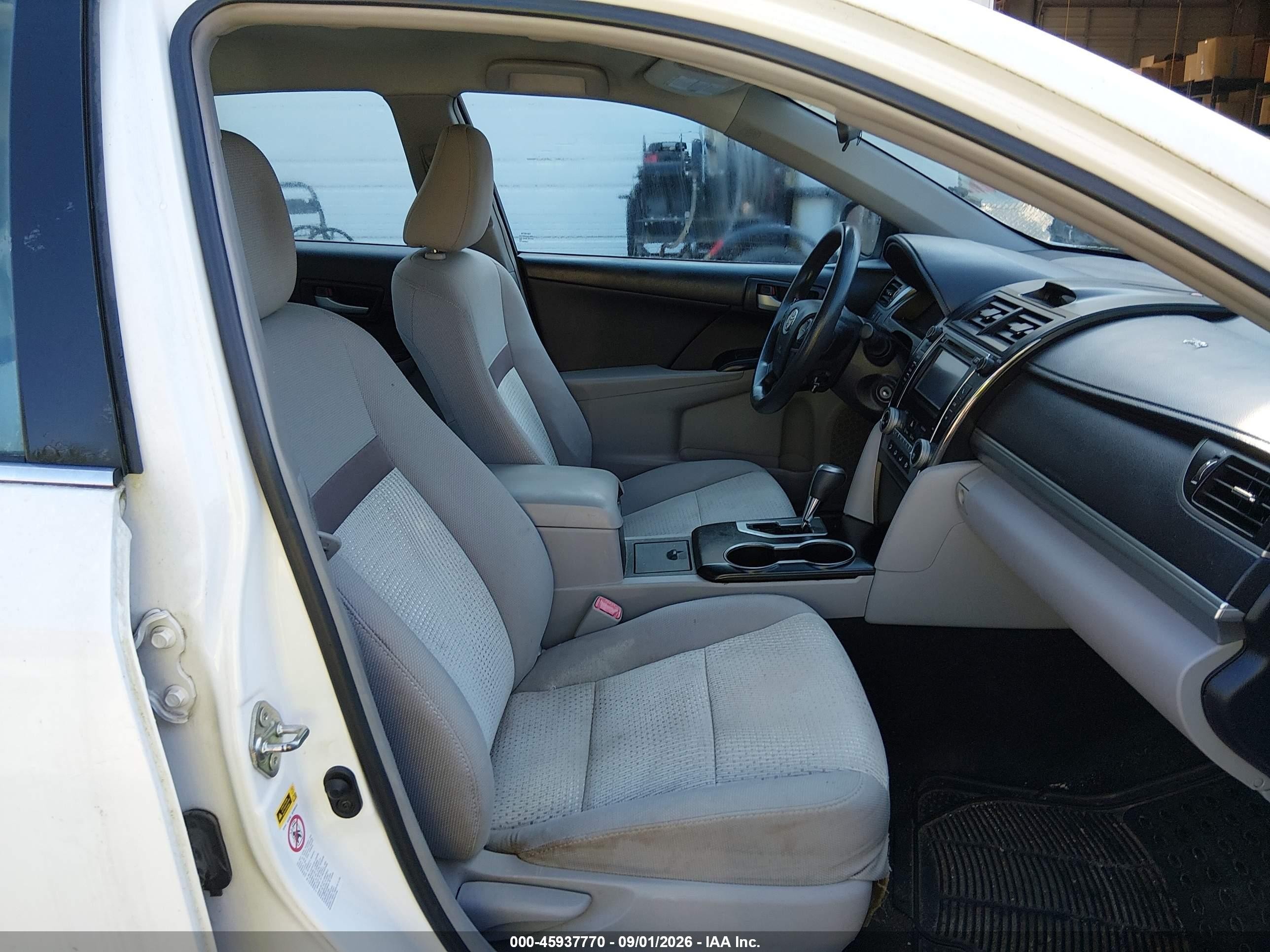 2014 Toyota Camry Le White vin: 4T1BF1FK1EU308750