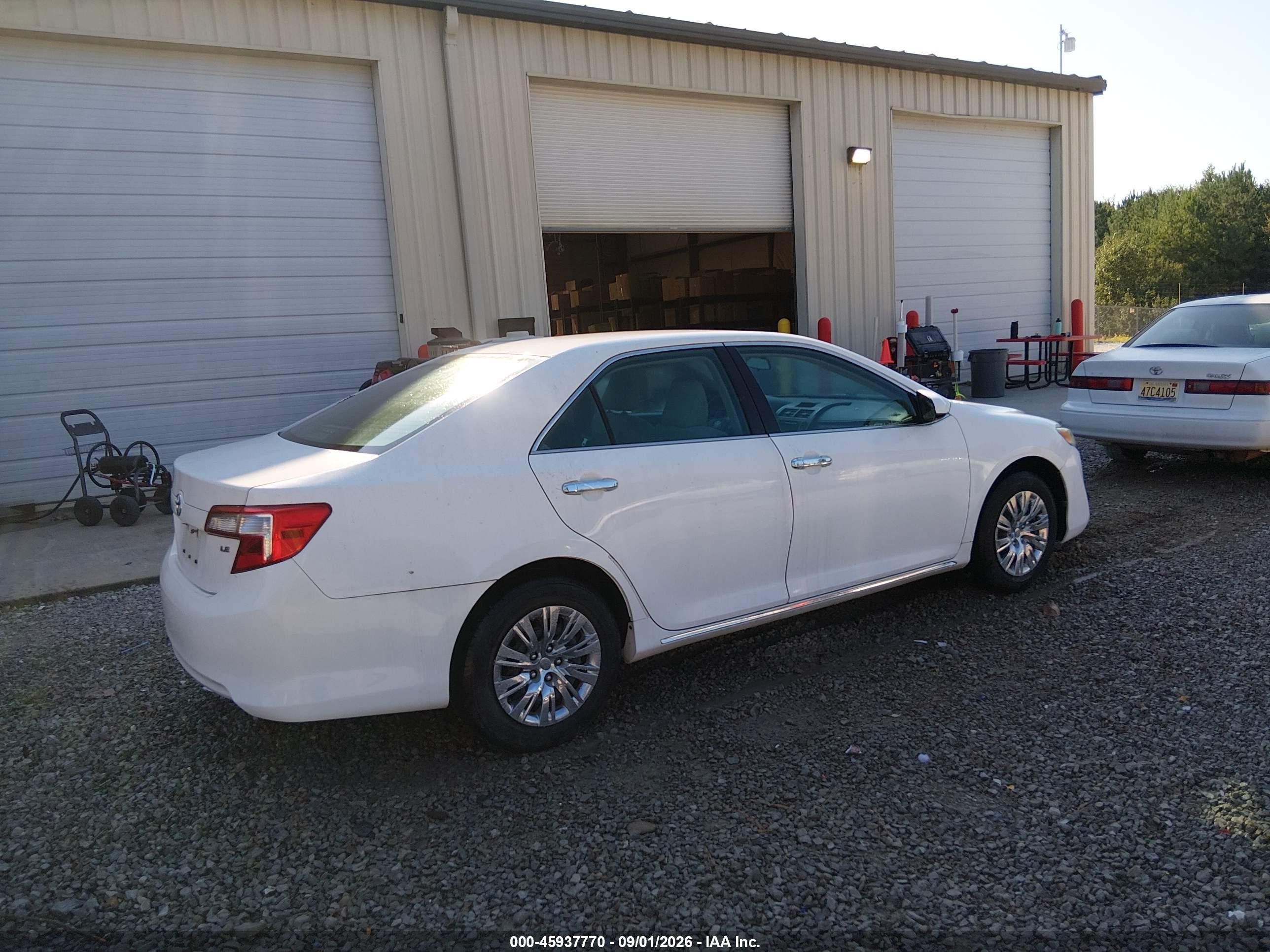 2014 Toyota Camry Le White vin: 4T1BF1FK1EU308750