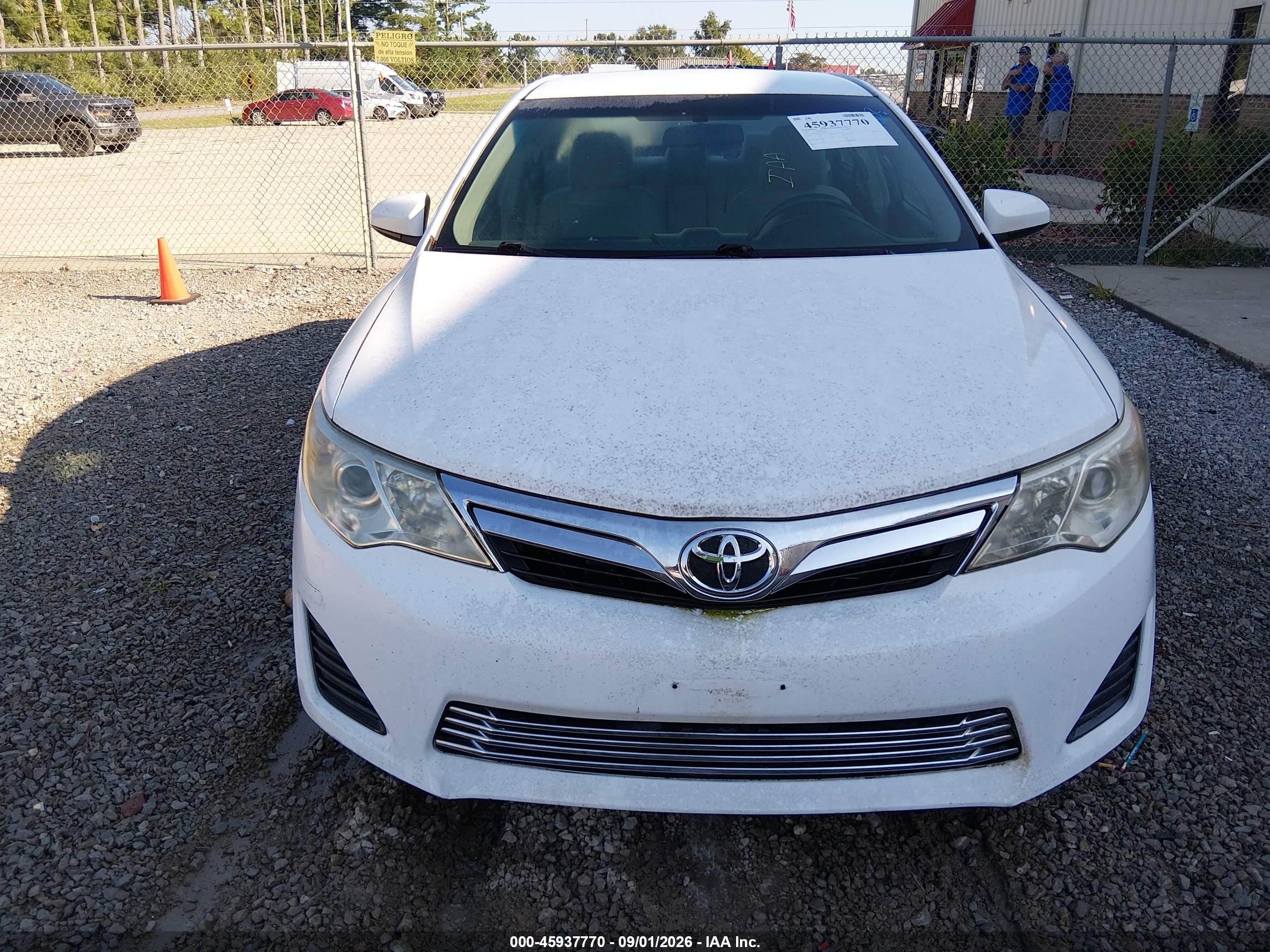2014 Toyota Camry Le White vin: 4T1BF1FK1EU308750