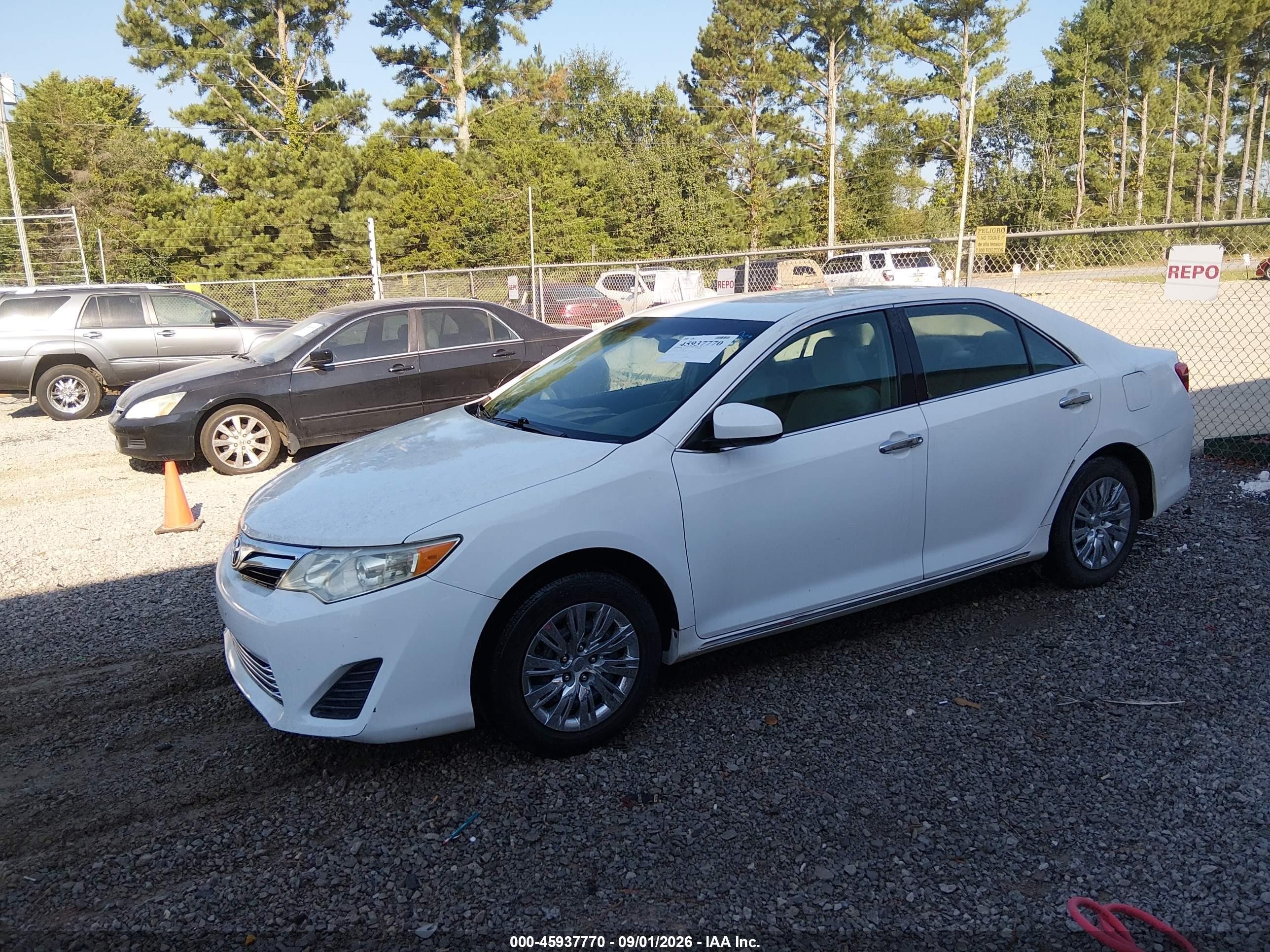 2014 Toyota Camry Le White vin: 4T1BF1FK1EU308750