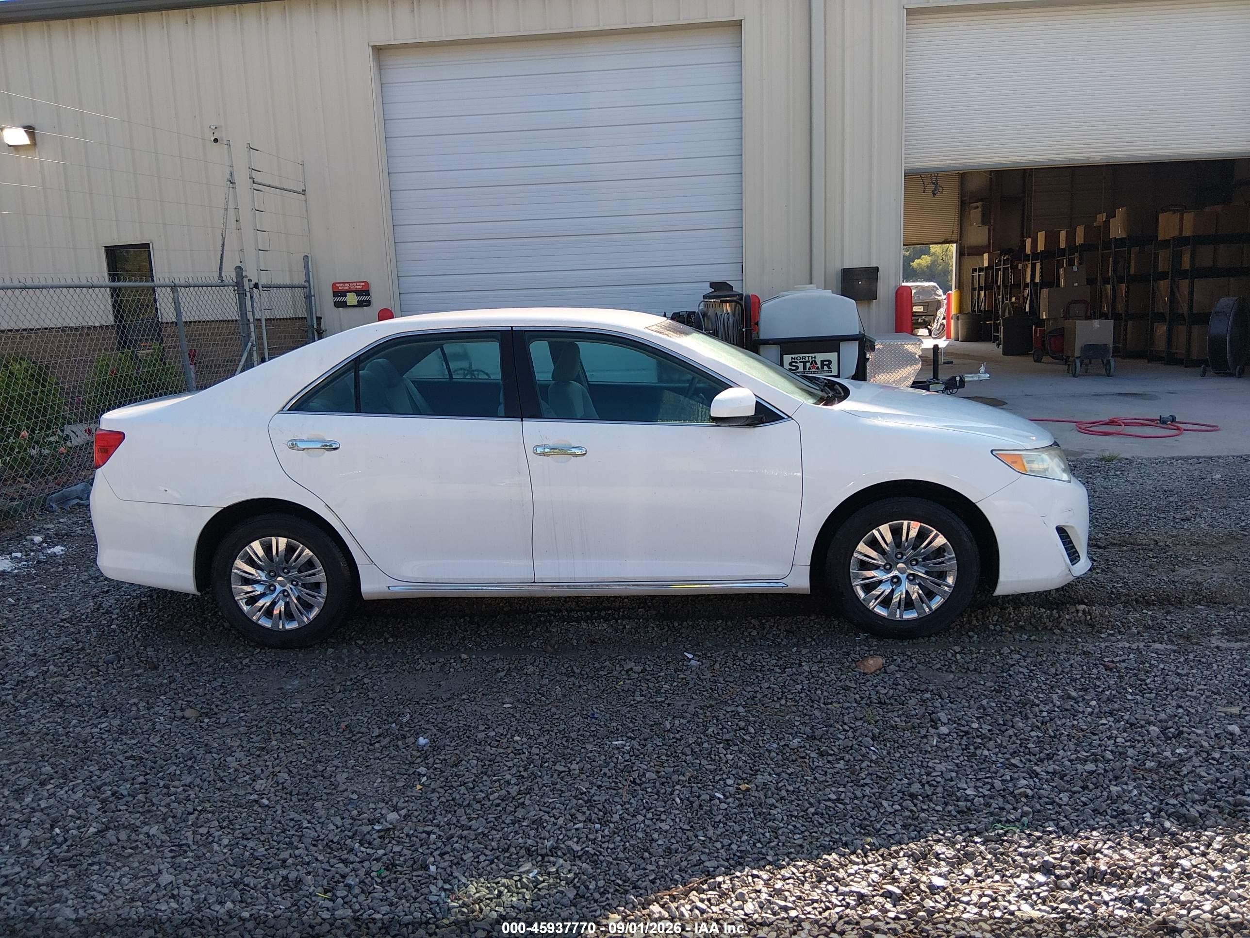 2014 Toyota Camry Le White vin: 4T1BF1FK1EU308750