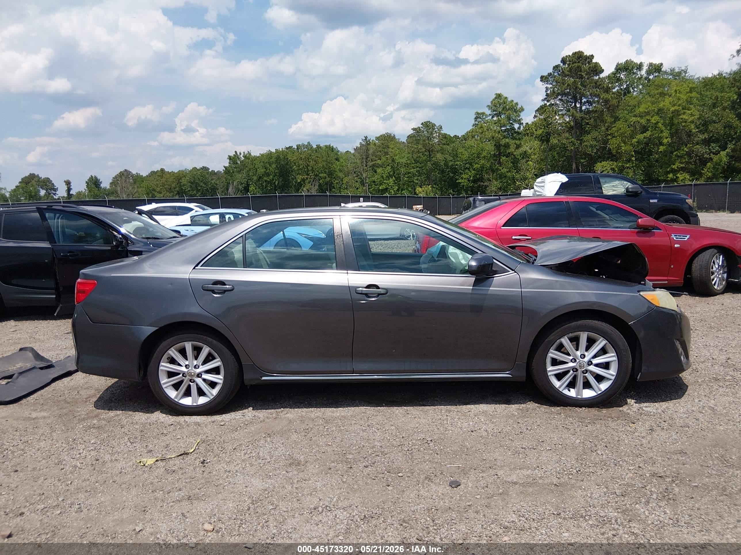 2014 Toyota Camry Xle Gray vin: 4T1BF1FK1EU350108