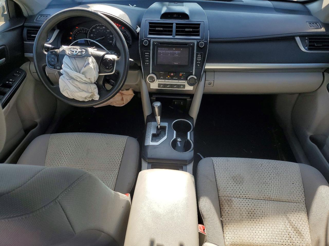 2014 Toyota Camry Le Серебряный vin: 4T1BF1FK1EU356295