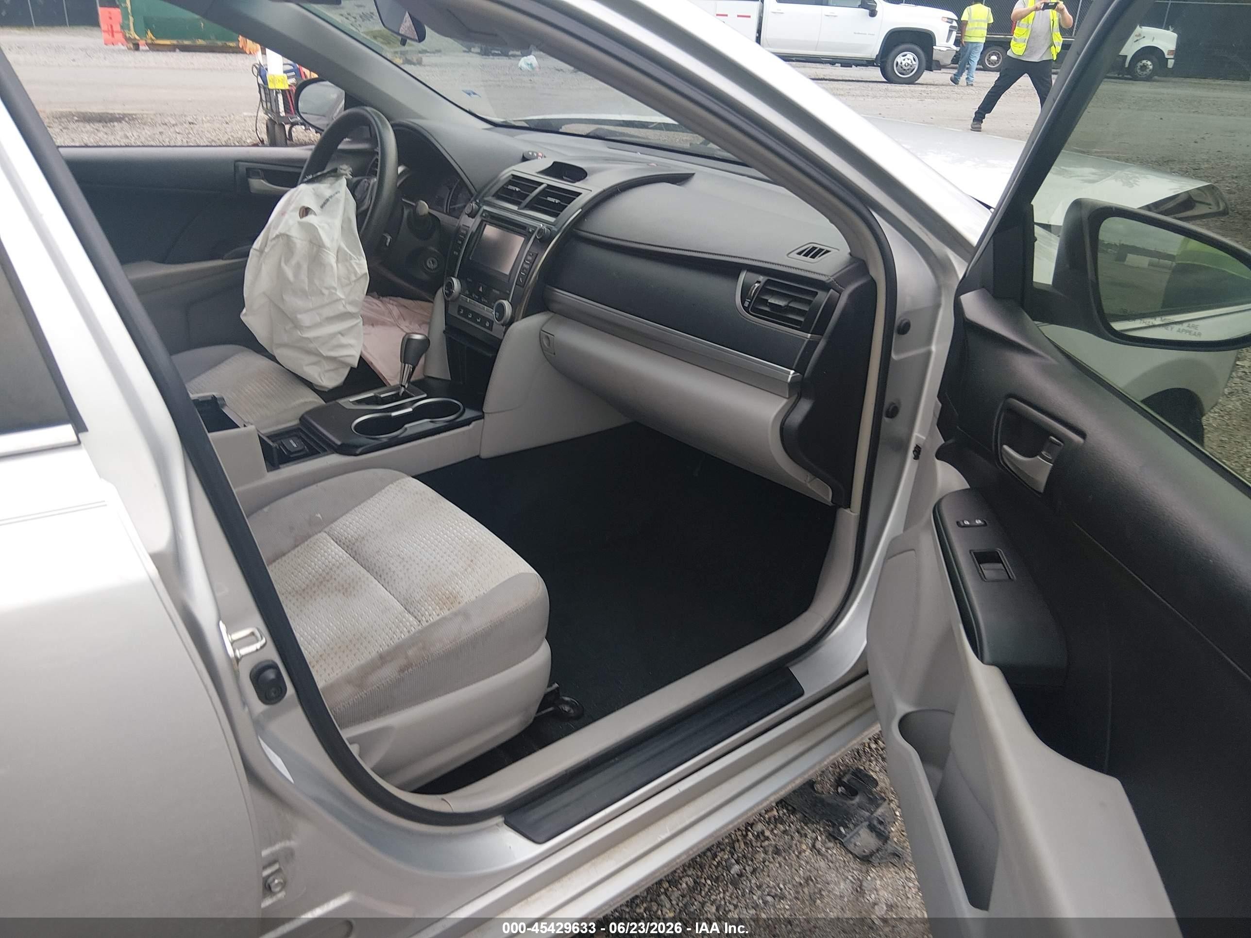 2014 Toyota Camry Le Silver vin: 4T1BF1FK1EU387160