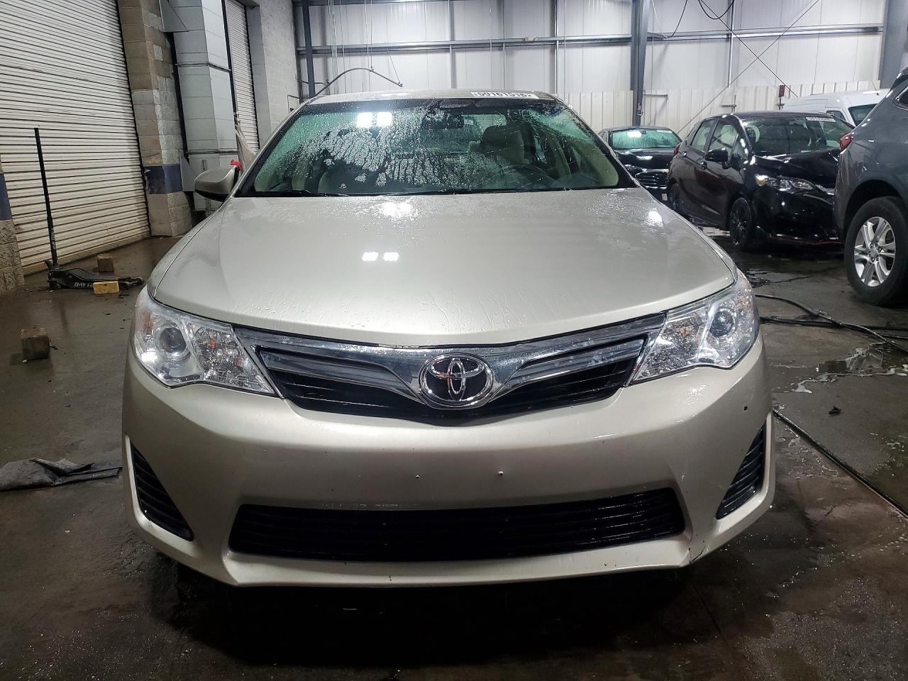 2014 Toyota Camry Le Beige vin: 4T1BF1FK1EU391273