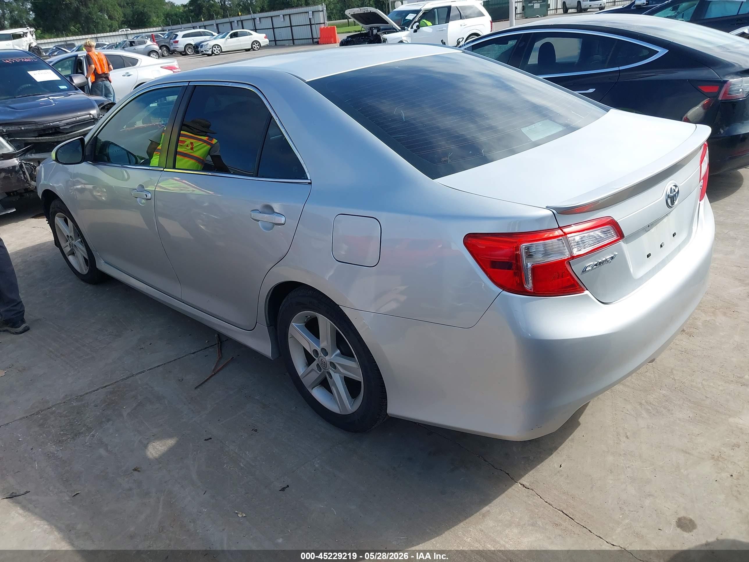2014 Toyota Camry Se Серебряный vin: 4T1BF1FK1EU404720