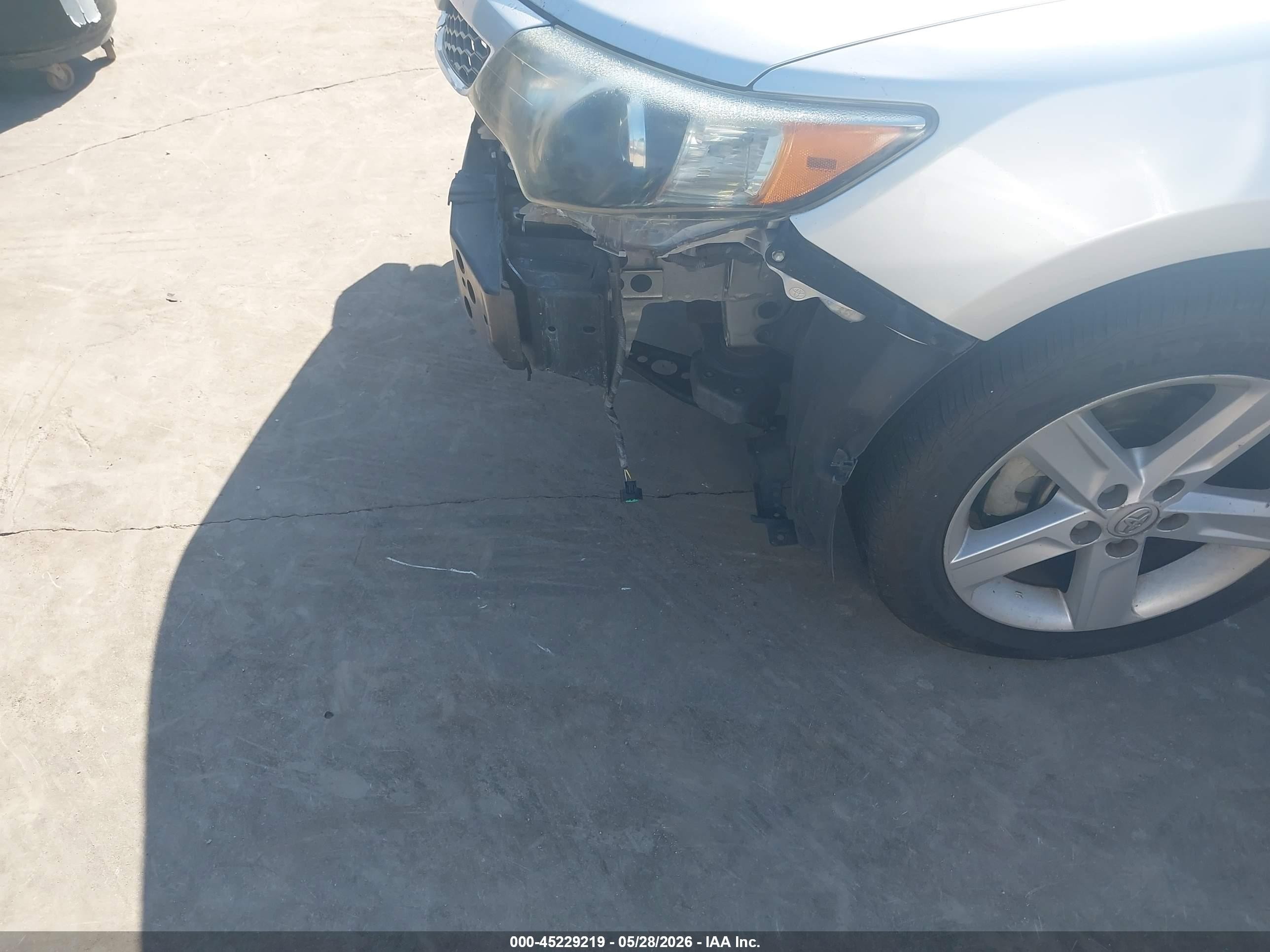 2014 Toyota Camry Se Серебряный vin: 4T1BF1FK1EU404720