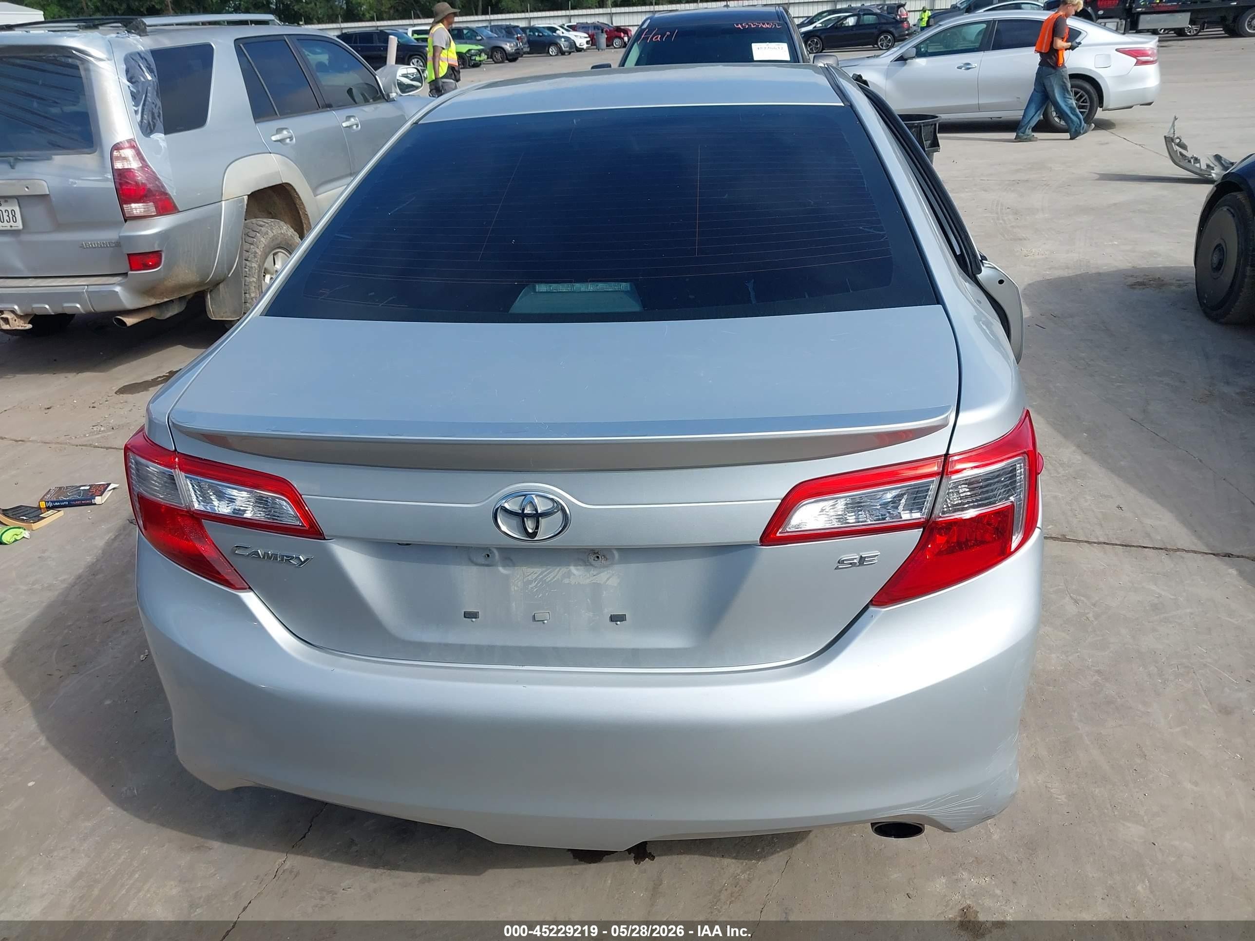 2014 Toyota Camry Se Серебряный vin: 4T1BF1FK1EU404720