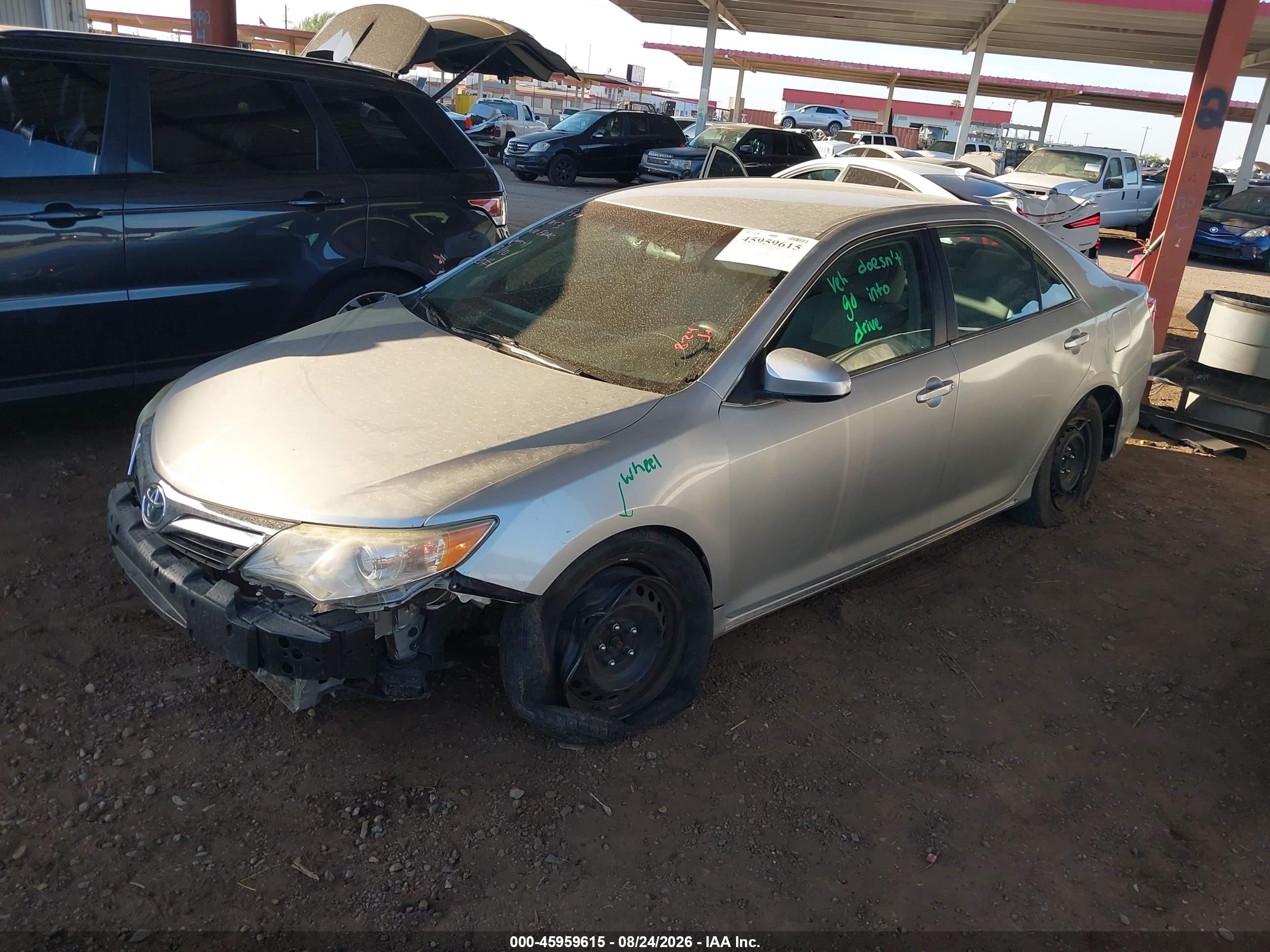 2014 Toyota Camry Le Серебряный vin: 4T1BF1FK1EU407553