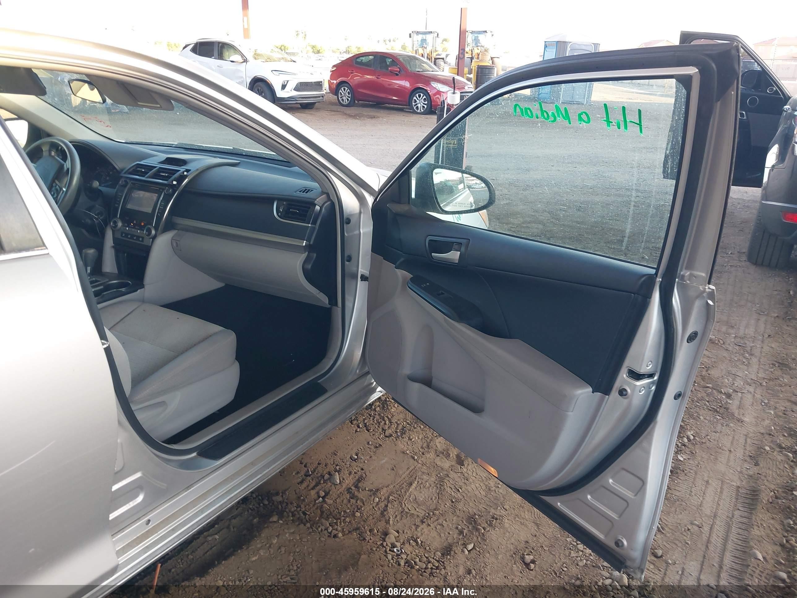 2014 Toyota Camry Le Серебряный vin: 4T1BF1FK1EU407553