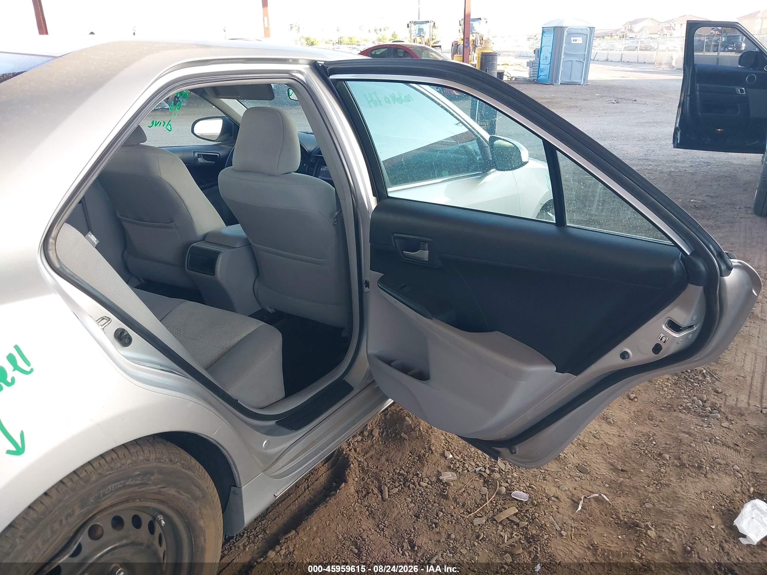 2014 Toyota Camry Le Серебряный vin: 4T1BF1FK1EU407553