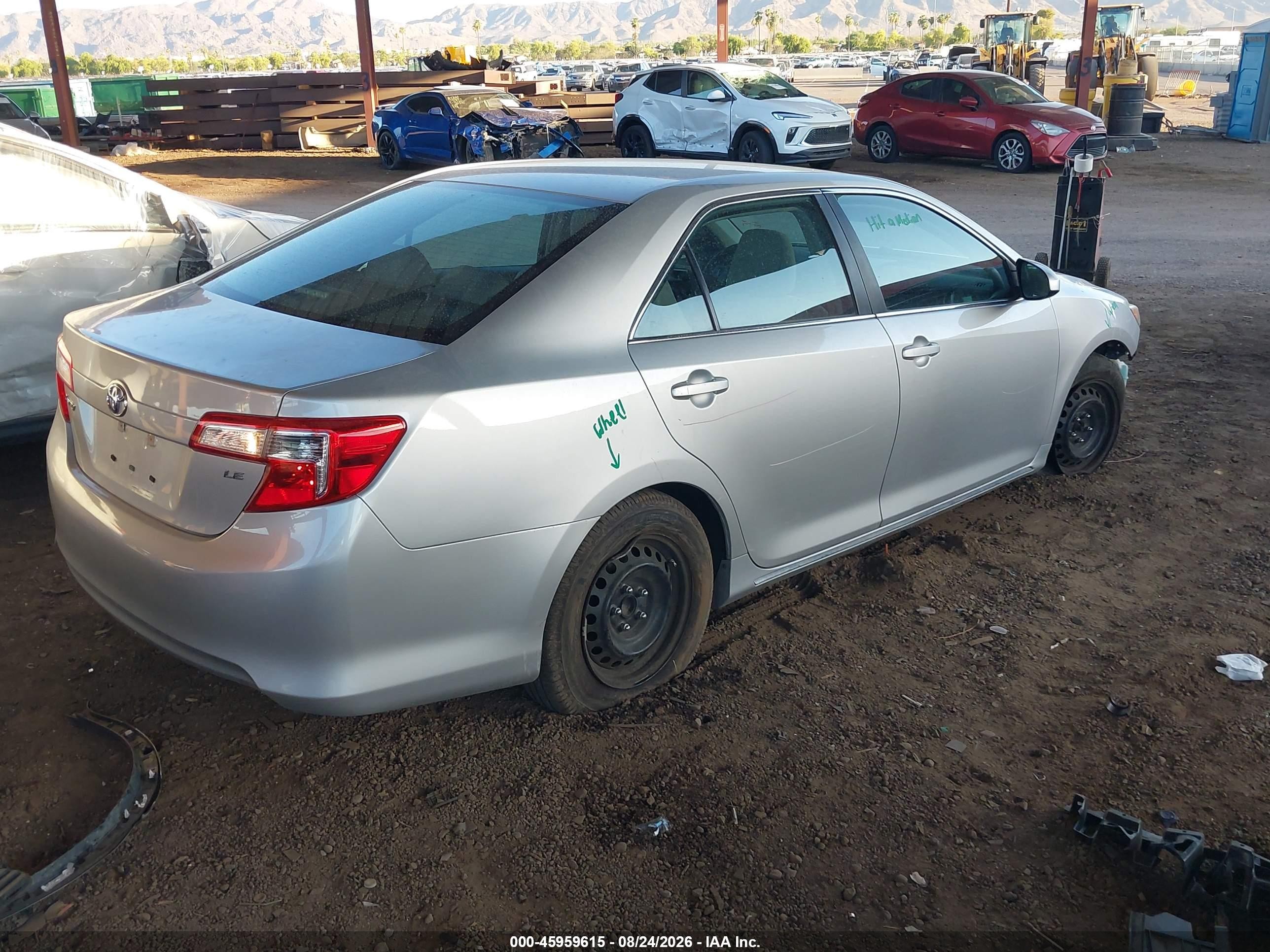 2014 Toyota Camry Le Серебряный vin: 4T1BF1FK1EU407553