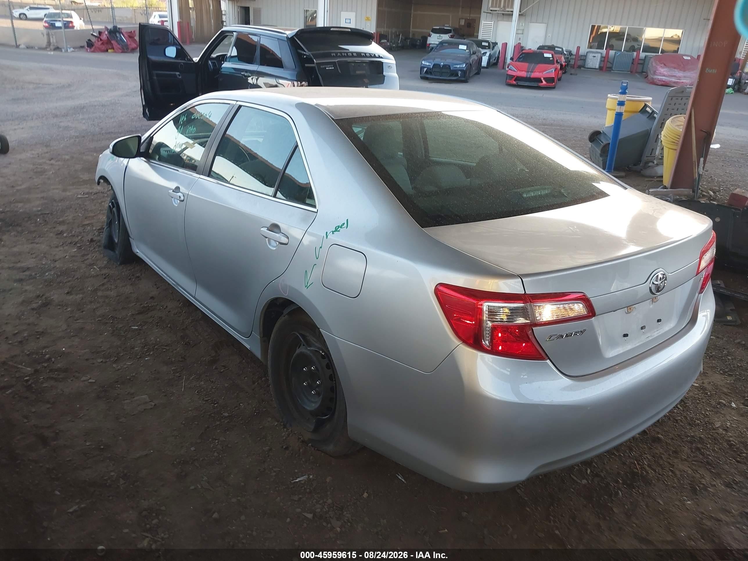 2014 Toyota Camry Le Серебряный vin: 4T1BF1FK1EU407553