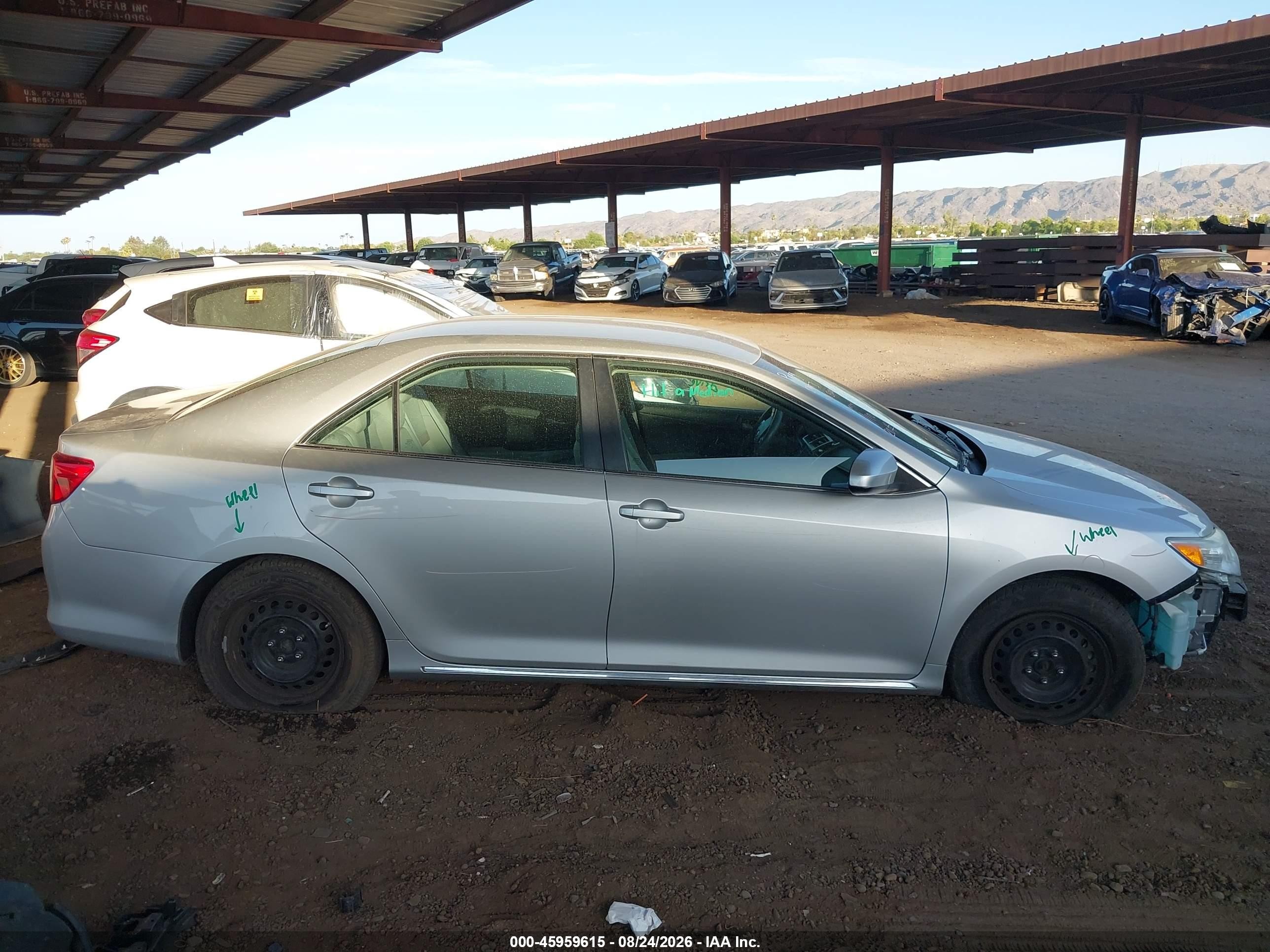 2014 Toyota Camry Le Серебряный vin: 4T1BF1FK1EU407553