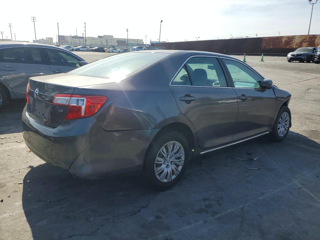 2014 Toyota Camry Le Silver vin: 4T1BF1FK1EU416219