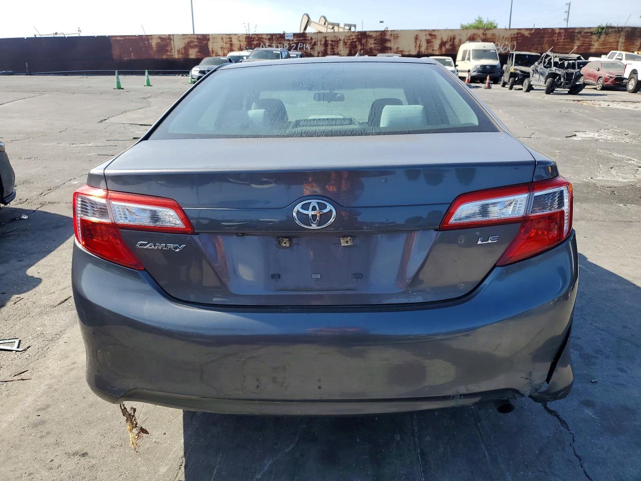 2014 Toyota Camry Le Silver vin: 4T1BF1FK1EU416219