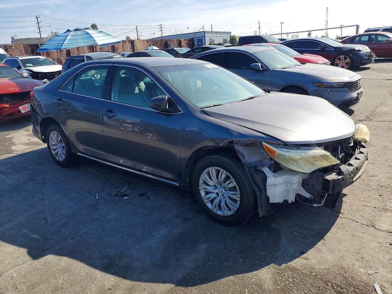 2014 Toyota Camry Le Silver vin: 4T1BF1FK1EU416219