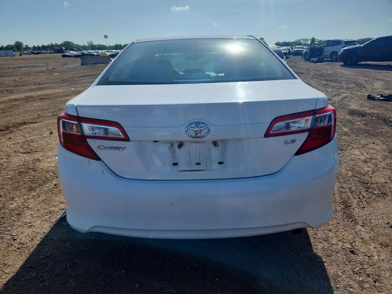 2014 Toyota Camry Le White vin: 4T1BF1FK1EU417399