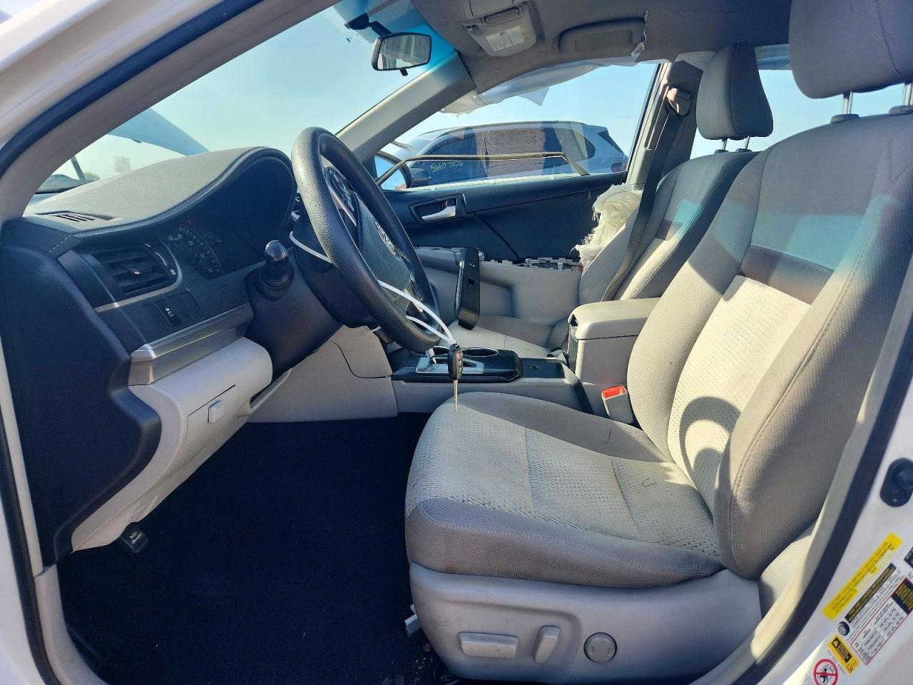 2014 Toyota Camry Le White vin: 4T1BF1FK1EU417399