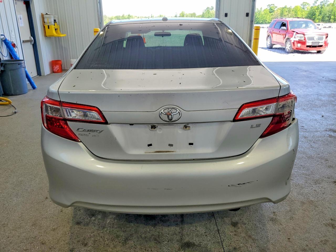 2014 Toyota Camry Le Серебряный vin: 4T1BF1FK1EU423879